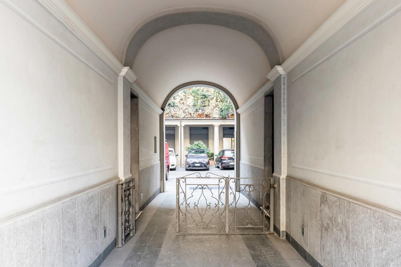 Appartamento con terrazzo in corso magenta 27, Milano