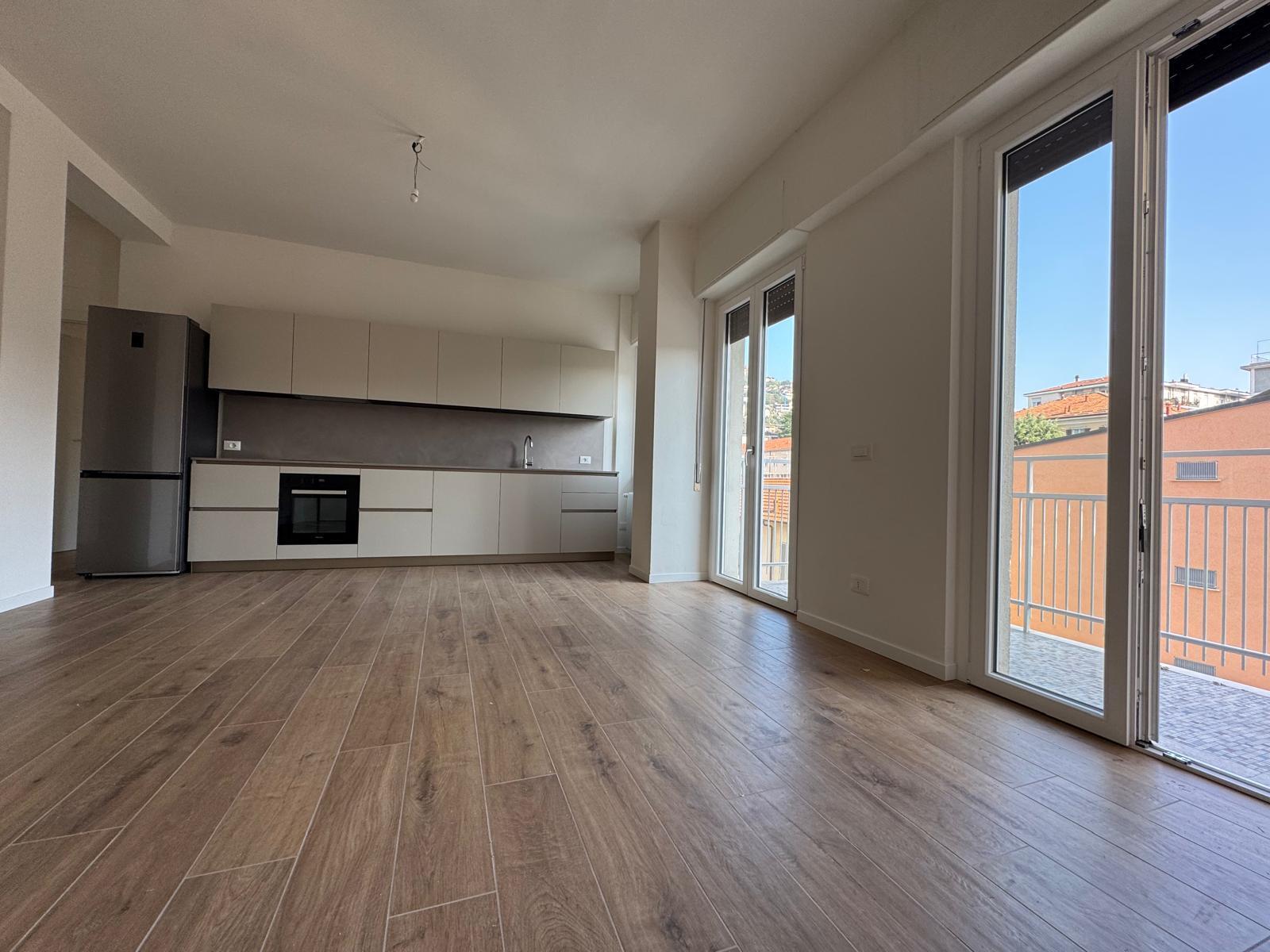 Trilocale ristrutturato in via tommaso grossi 8, Como