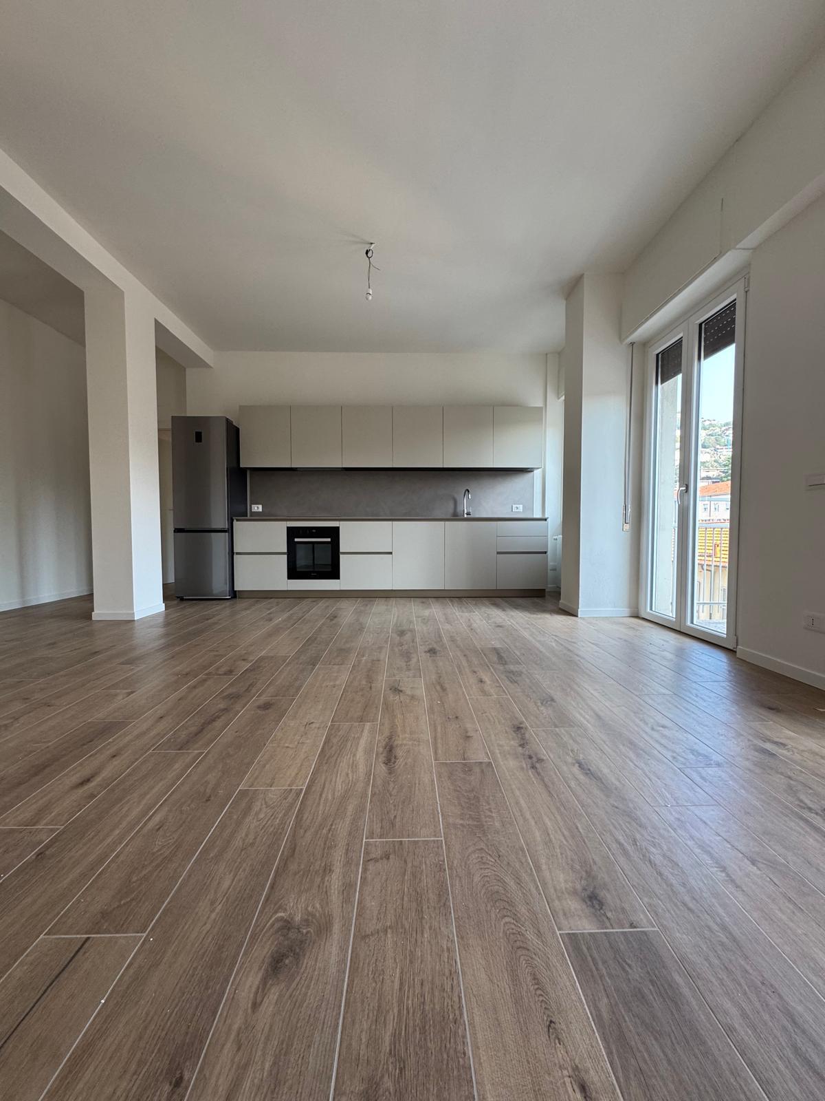 Trilocale ristrutturato in via tommaso grossi 8, Como