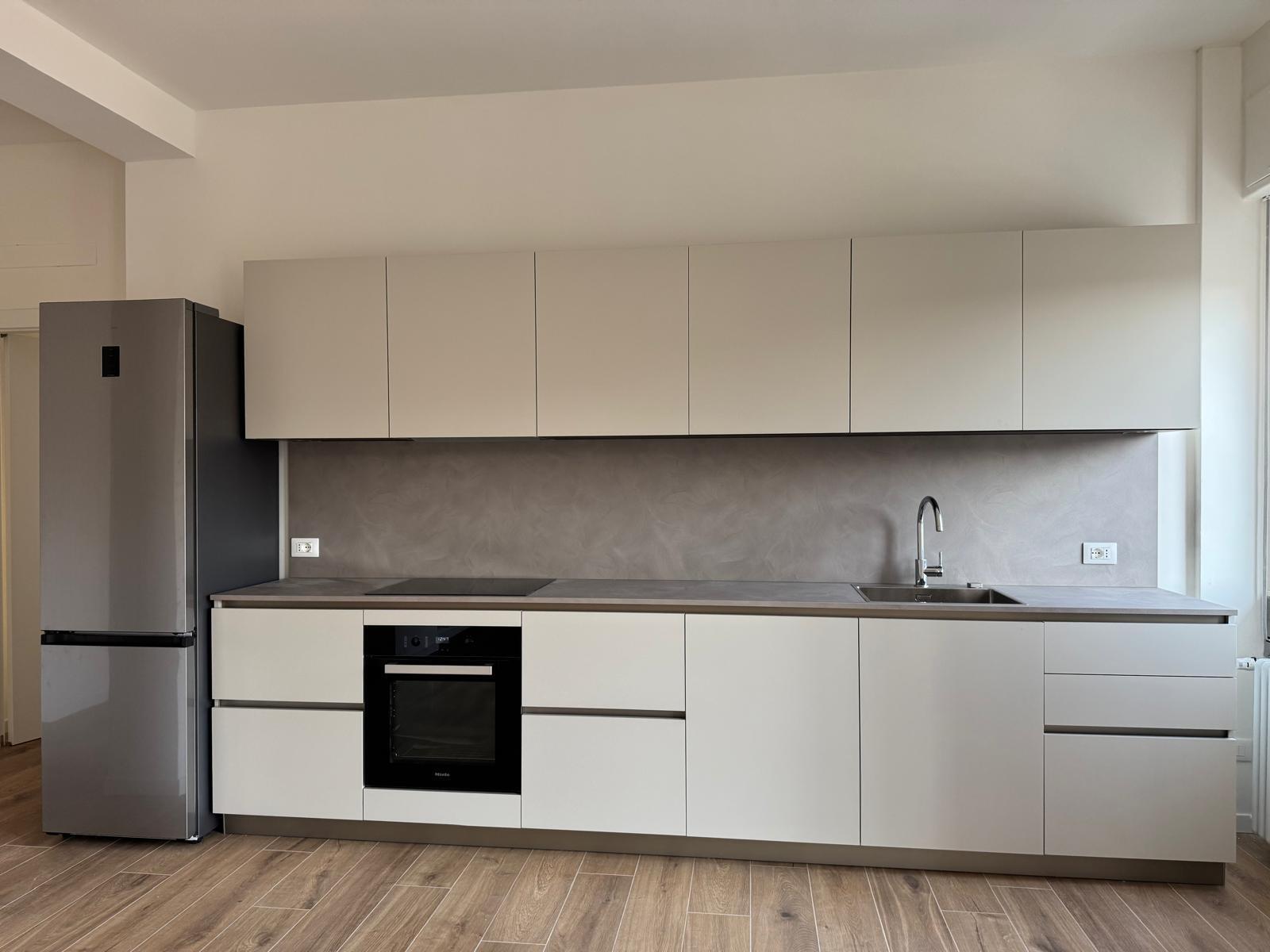 Trilocale ristrutturato in via tommaso grossi 8, Como