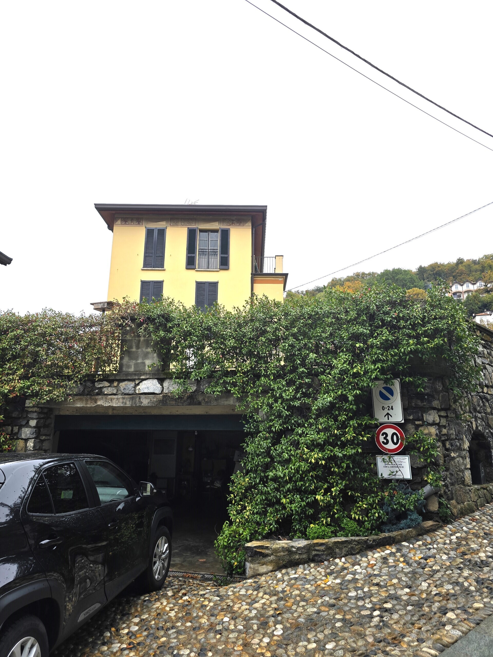 Villa con giardino in via roma 4, Proserpio