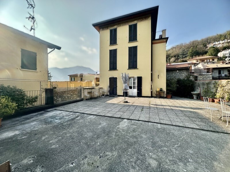 Villa con giardino in via roma 4, Proserpio