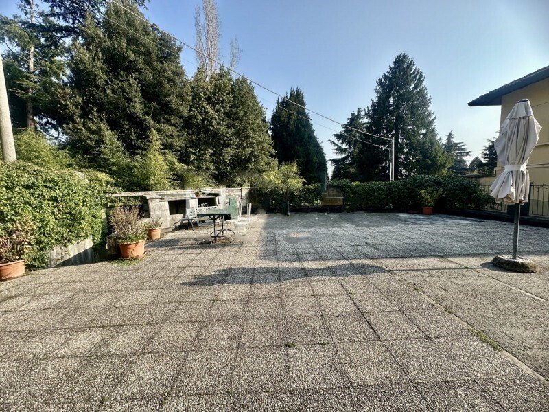 Villa con giardino in via roma 4, Proserpio