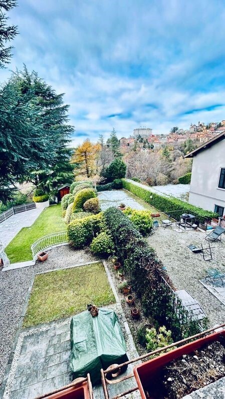 Appartamento con giardino a Brunate