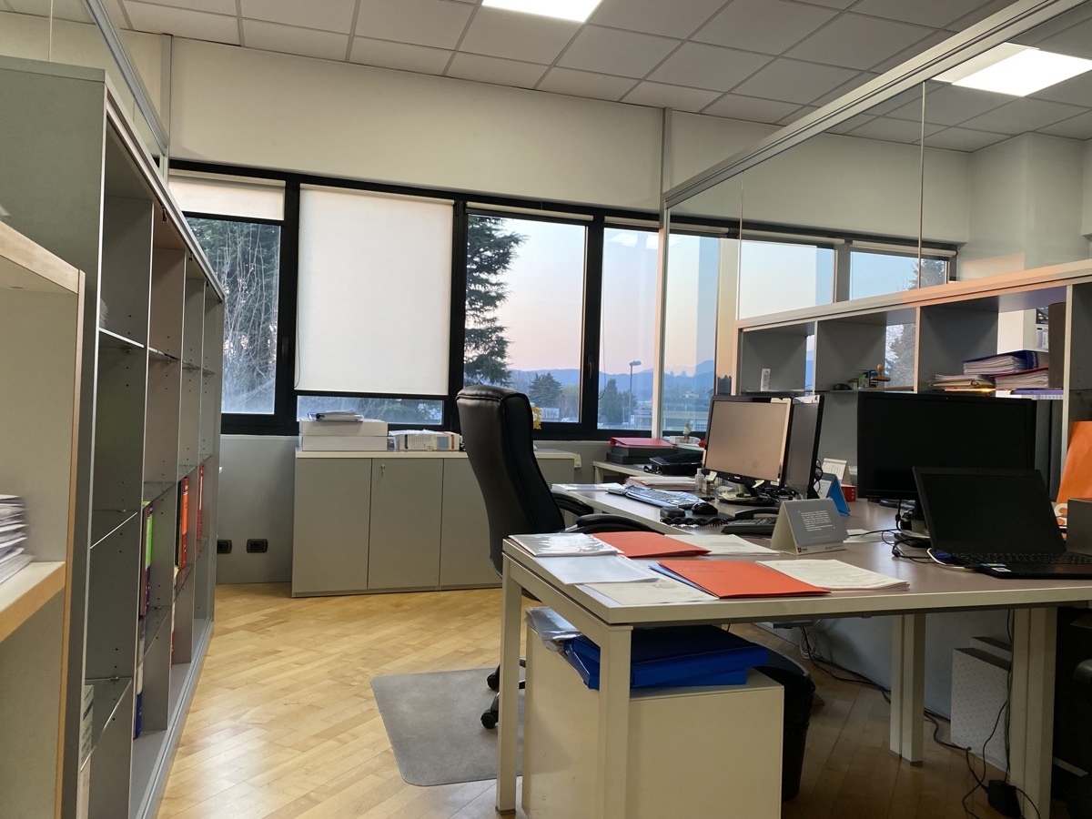 Ufficio ristrutturato in via plinio 1, Grandate