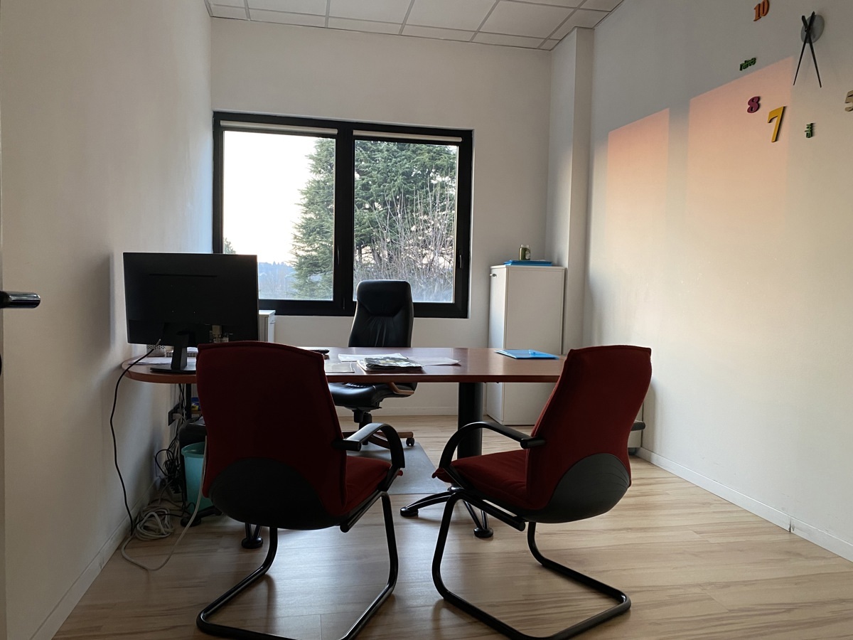 Ufficio ristrutturato in via plinio 1, Grandate