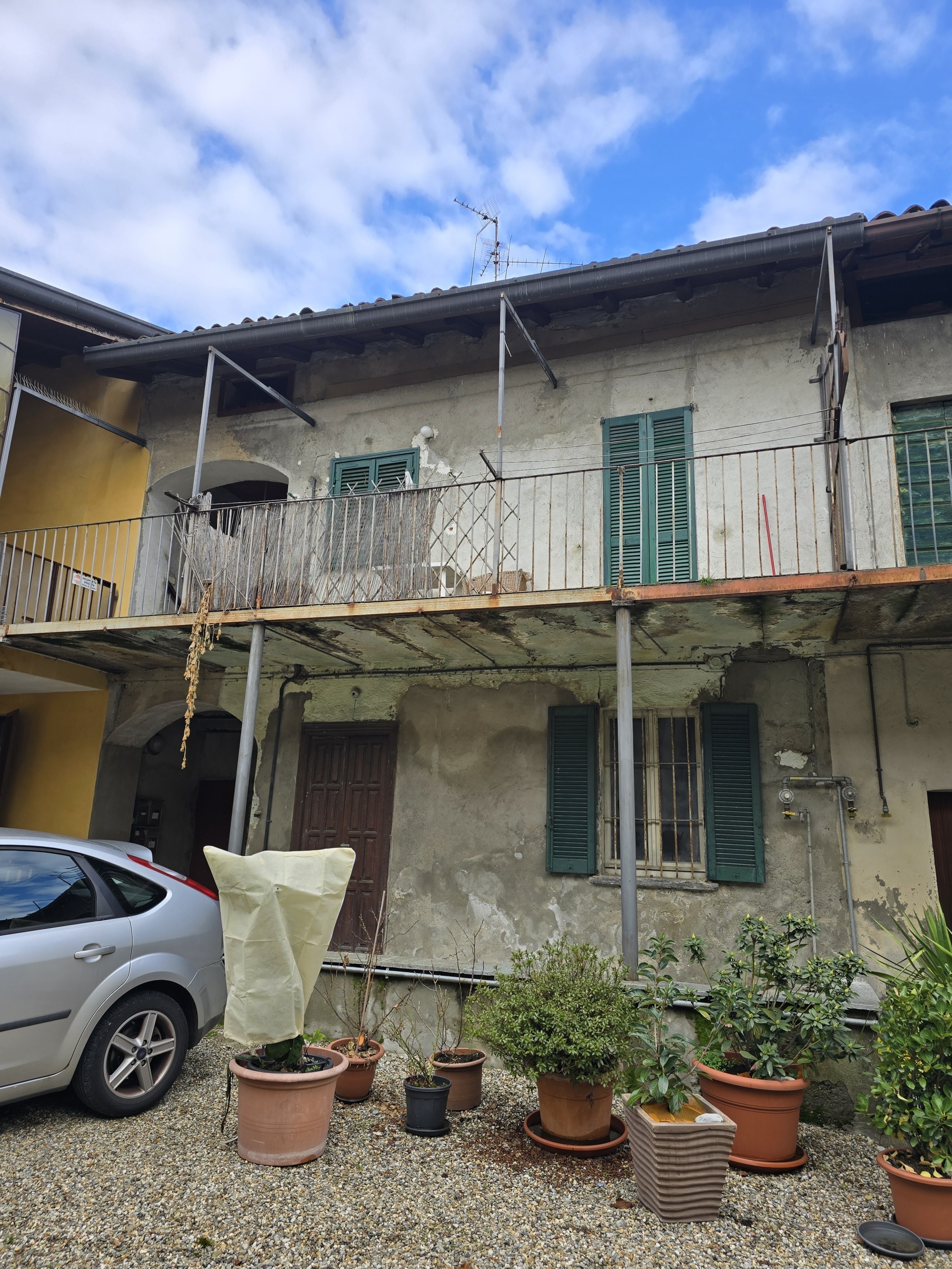 Appartamento da ristrutturare in via carlo bianchi 11, Inverigo