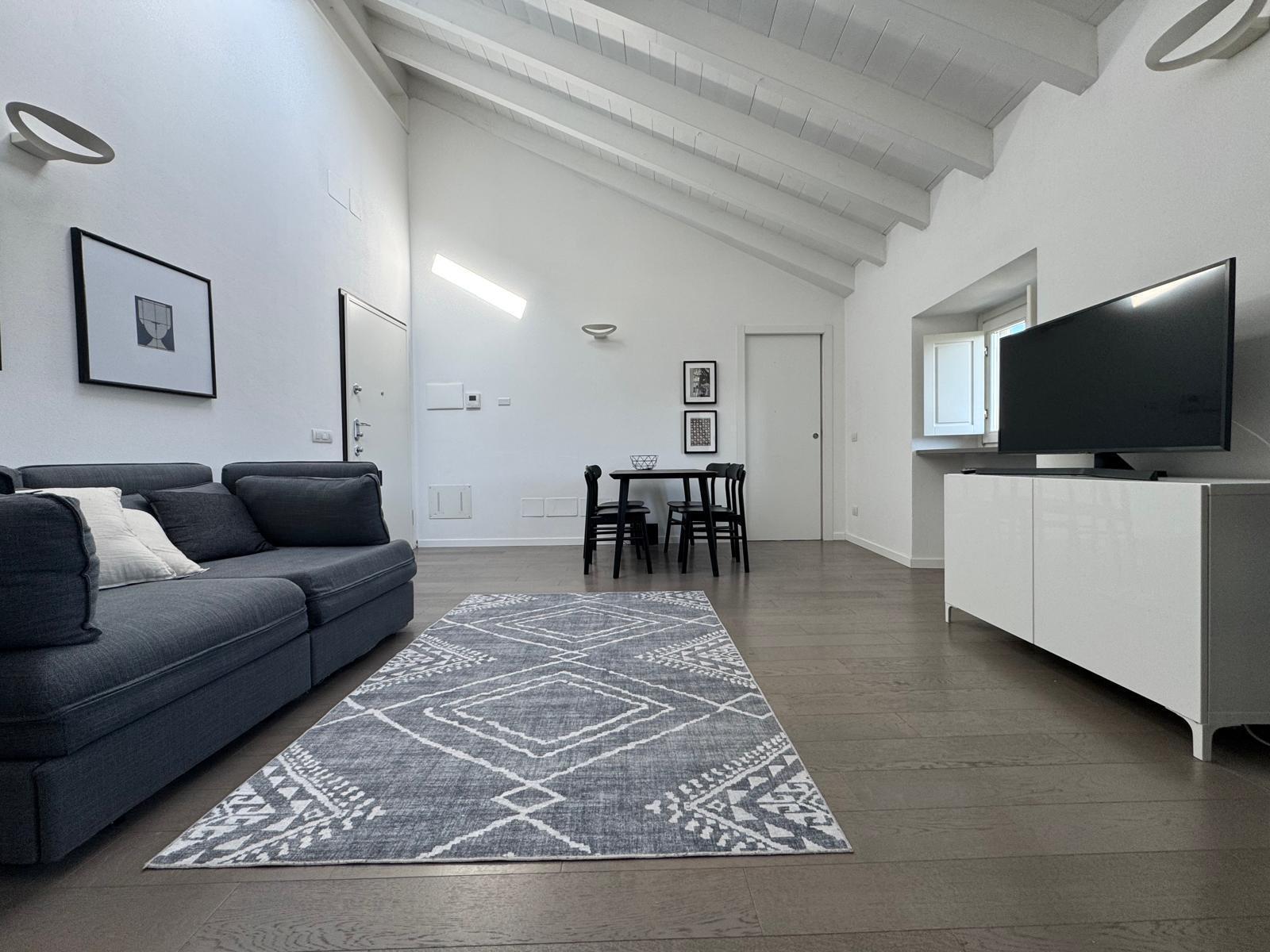 Trilocale con giardino in via giuseppe garibaldi 7/a, Montano Lucino