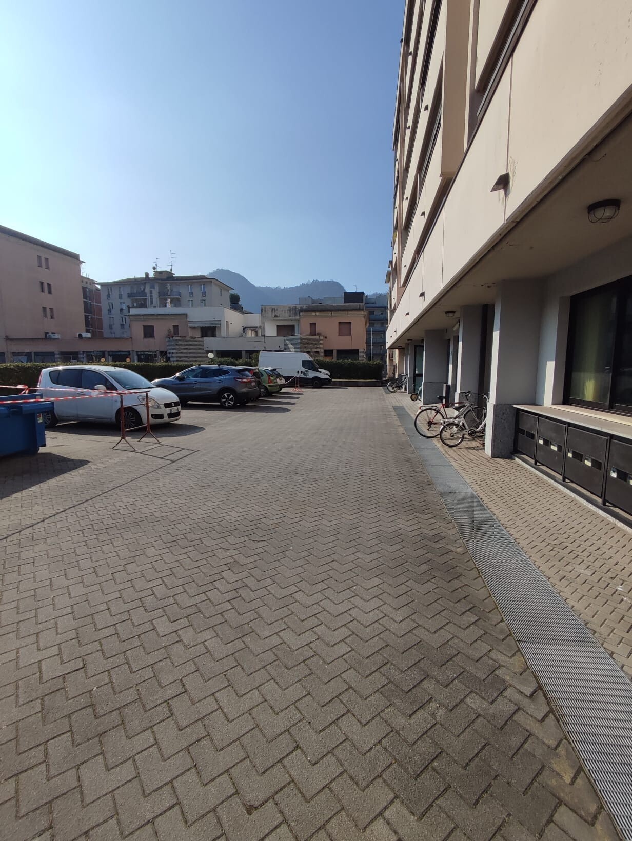 Posto auto scoperto in affitto in viale aldo moro 44, Como