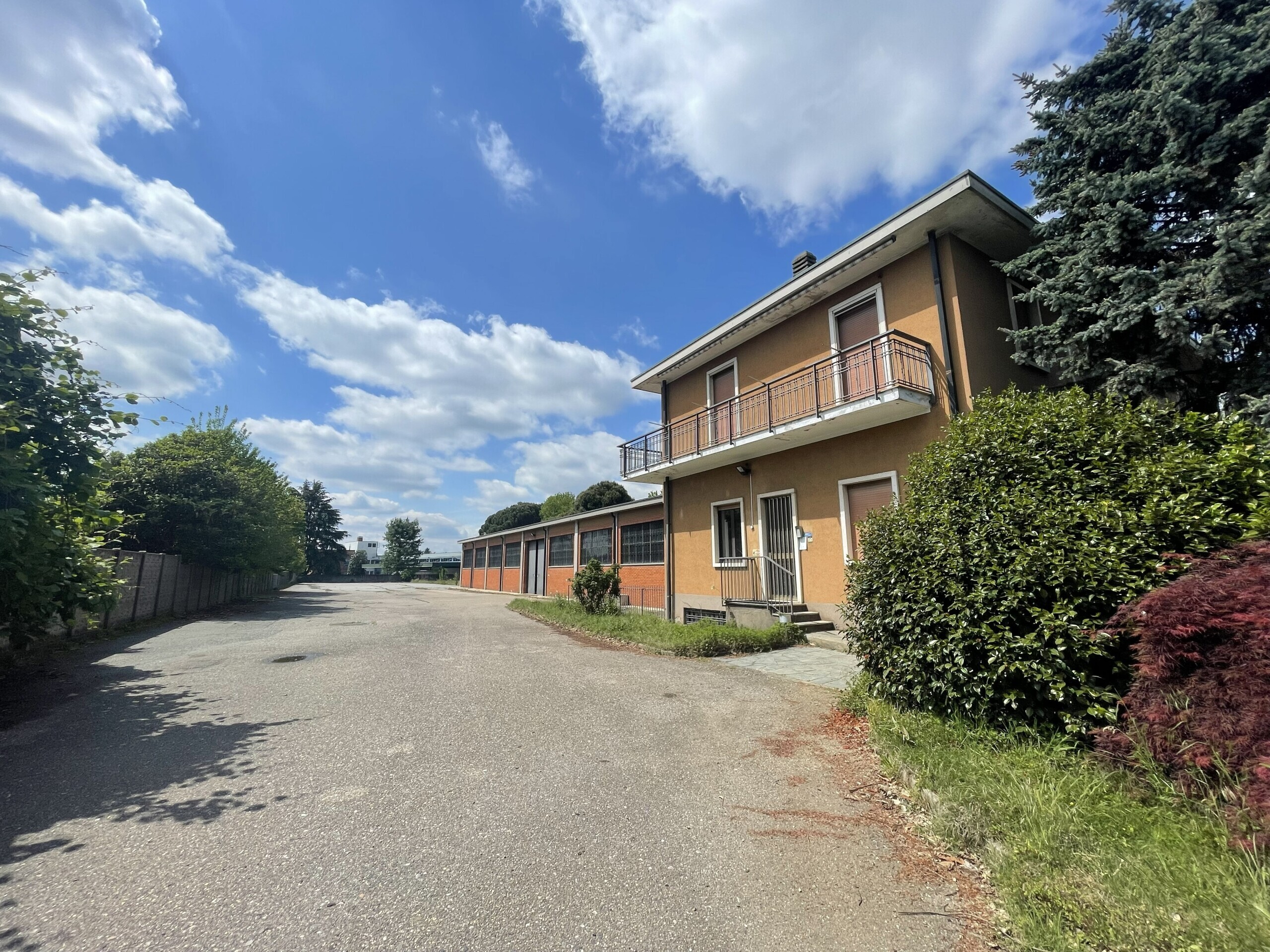 Capannone da ristrutturare in viale dell'unione europea 36, Gallarate