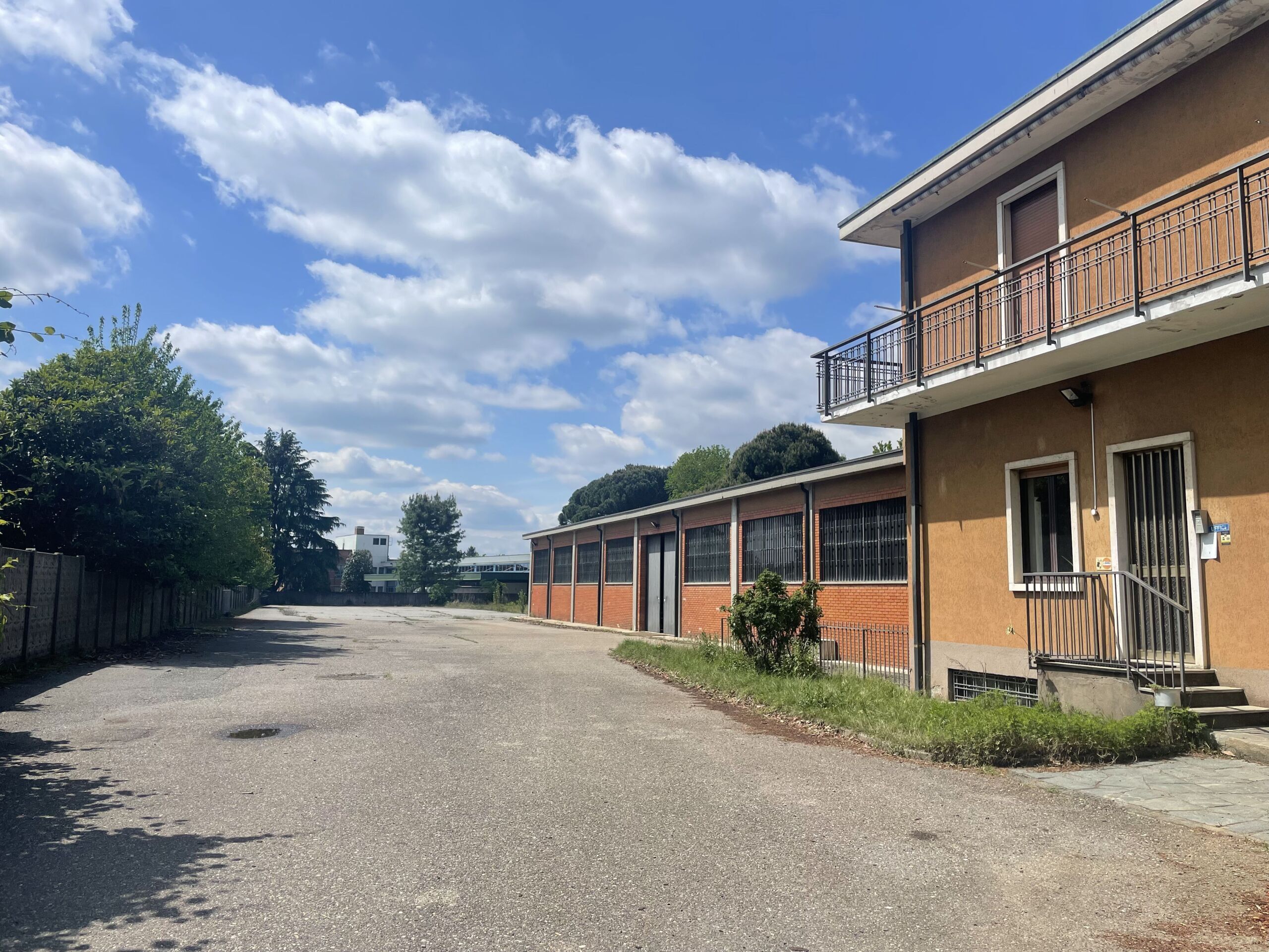 Capannone da ristrutturare in viale dell'unione europea 36, Gallarate