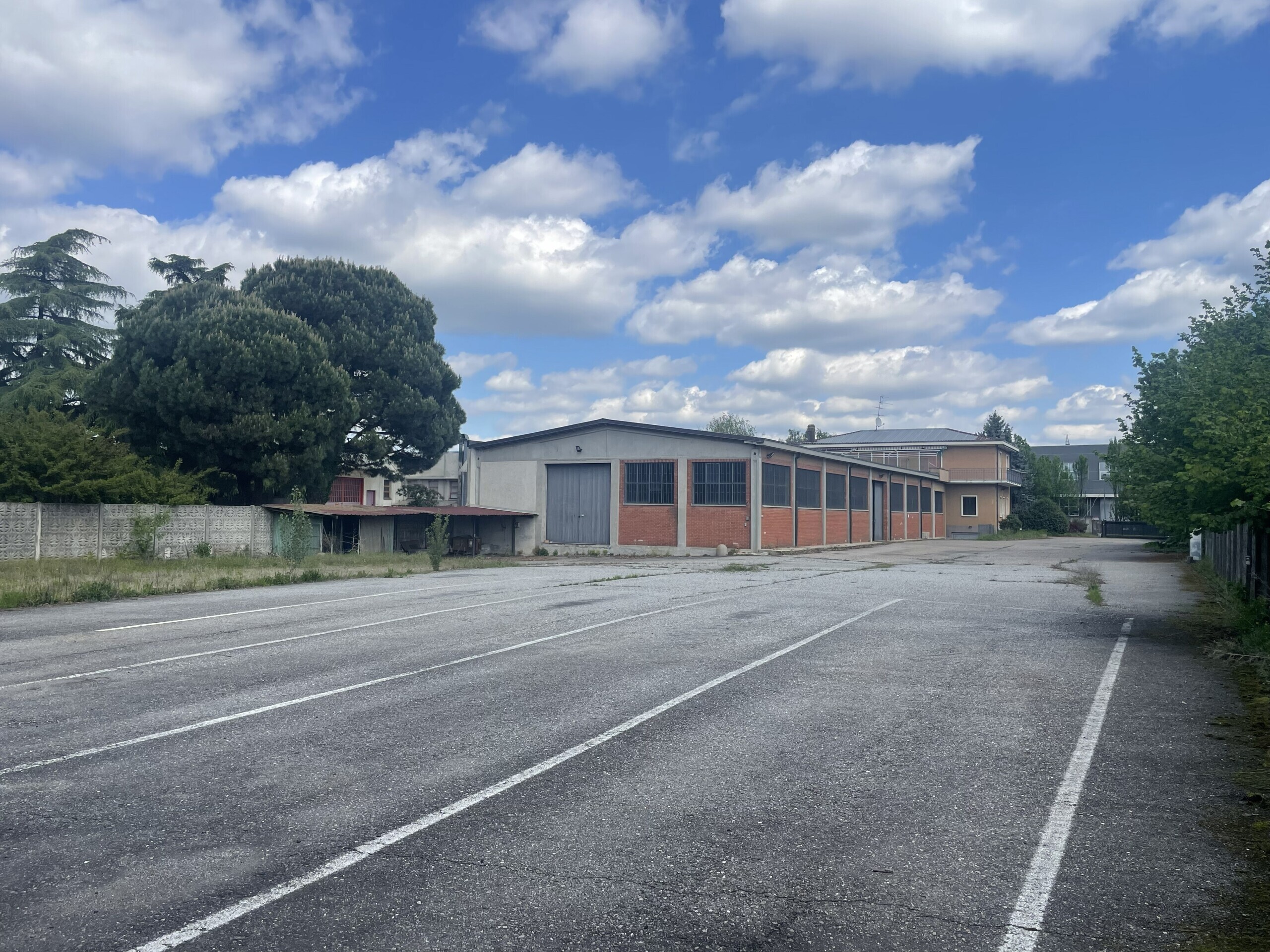 Capannone da ristrutturare in viale dell'unione europea 36, Gallarate