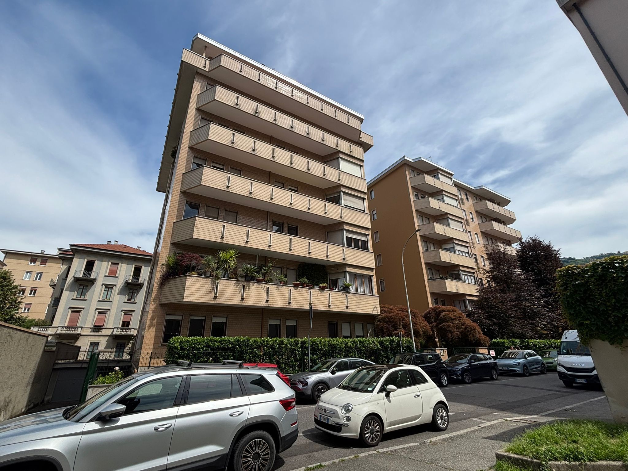 Ufficio con terrazzo in via morazzone pier francesco mazzucchelli 21, Como