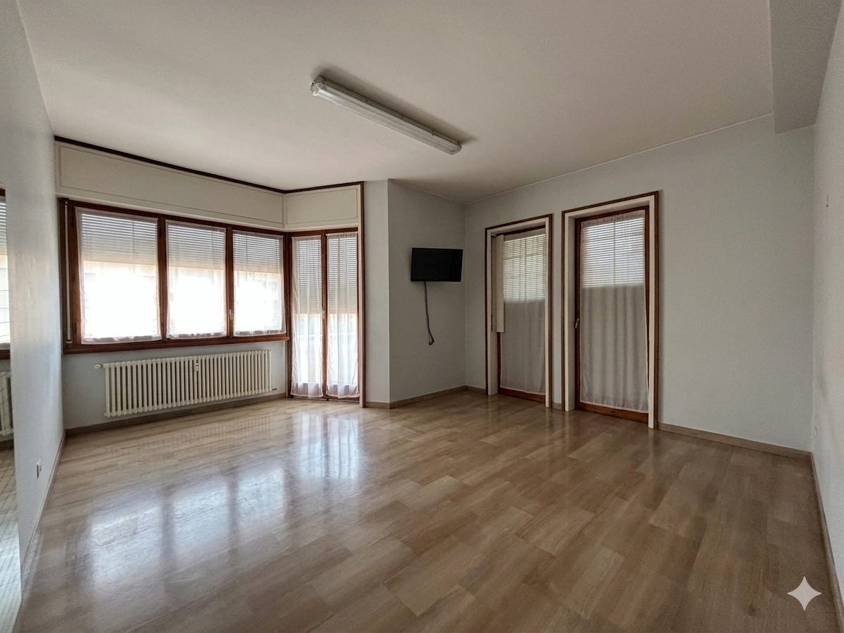 Ufficio con terrazzo in via morazzone pier francesco mazzucchelli 21, Como