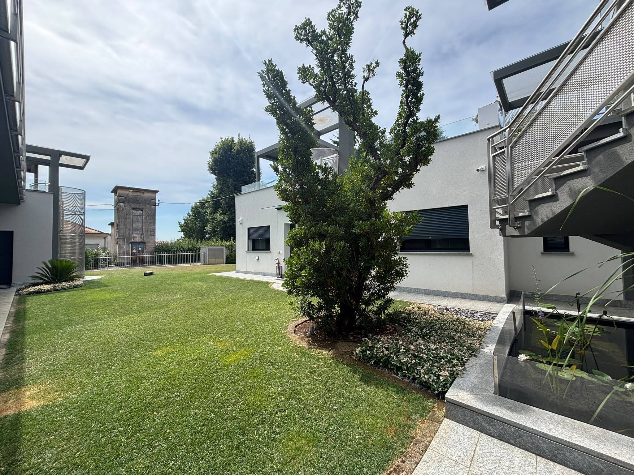 Quadrilocale con terrazzi in via alessandro volta 8, Villa Guardia