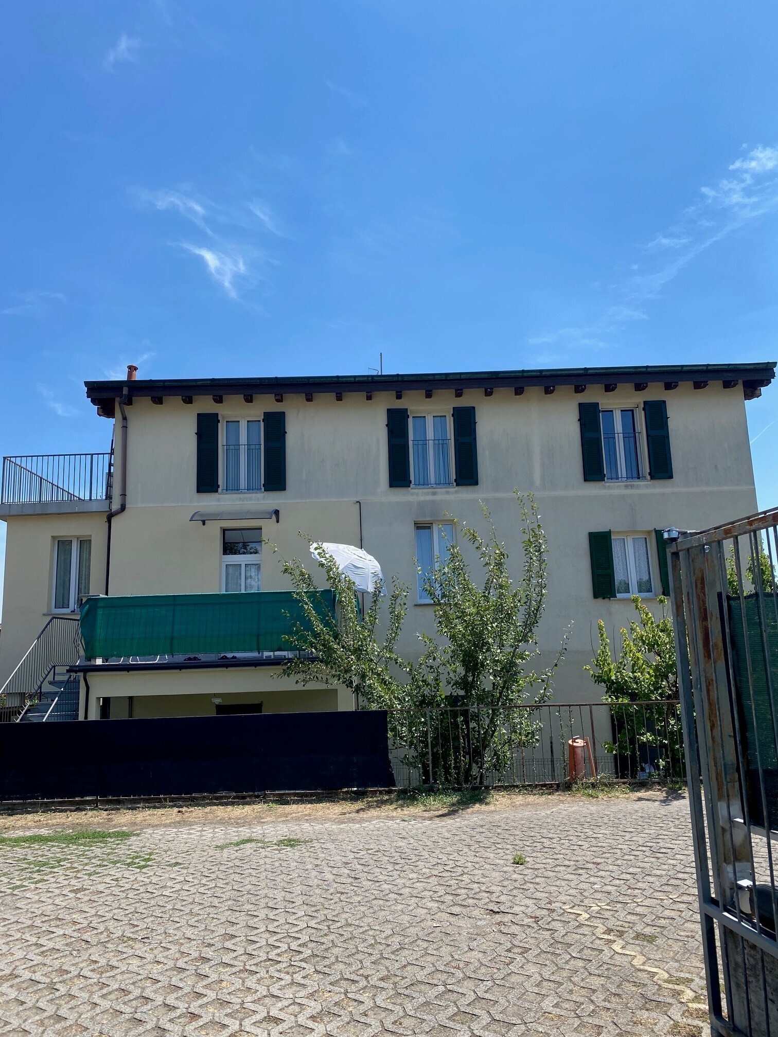 Trilocale con giardino a Como