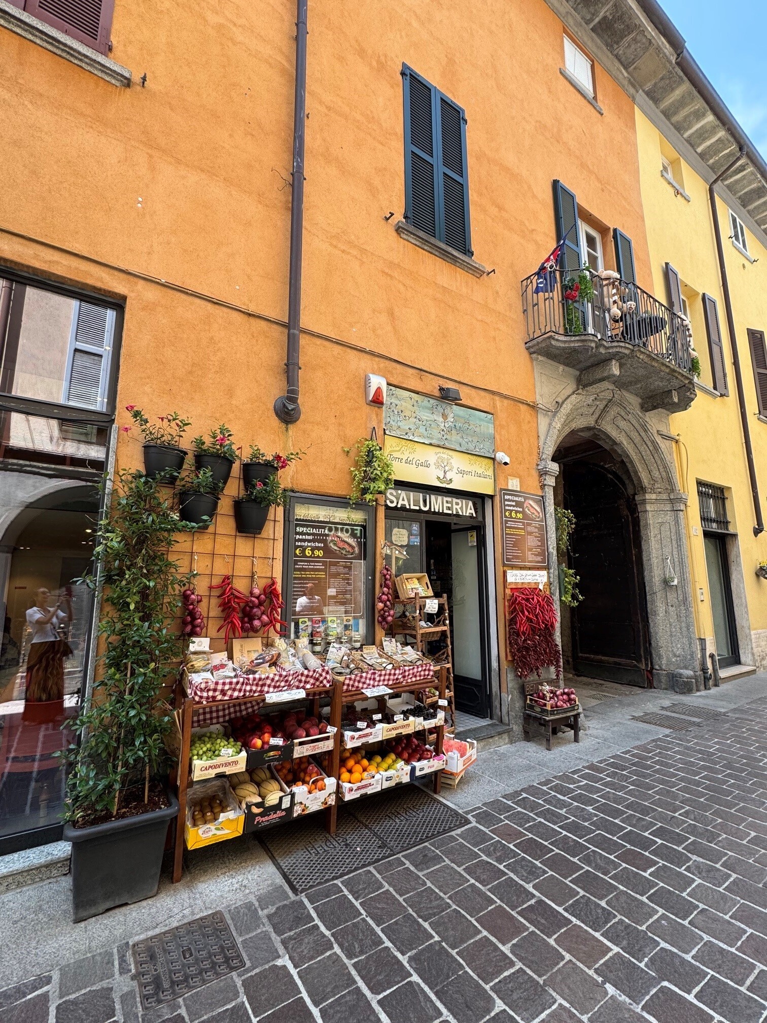 Bilocale ristrutturato in via armando diaz 32, Como