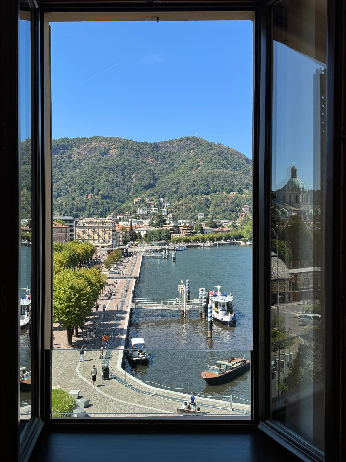 Trilocale vista lago in piazza de orchi 1, Como