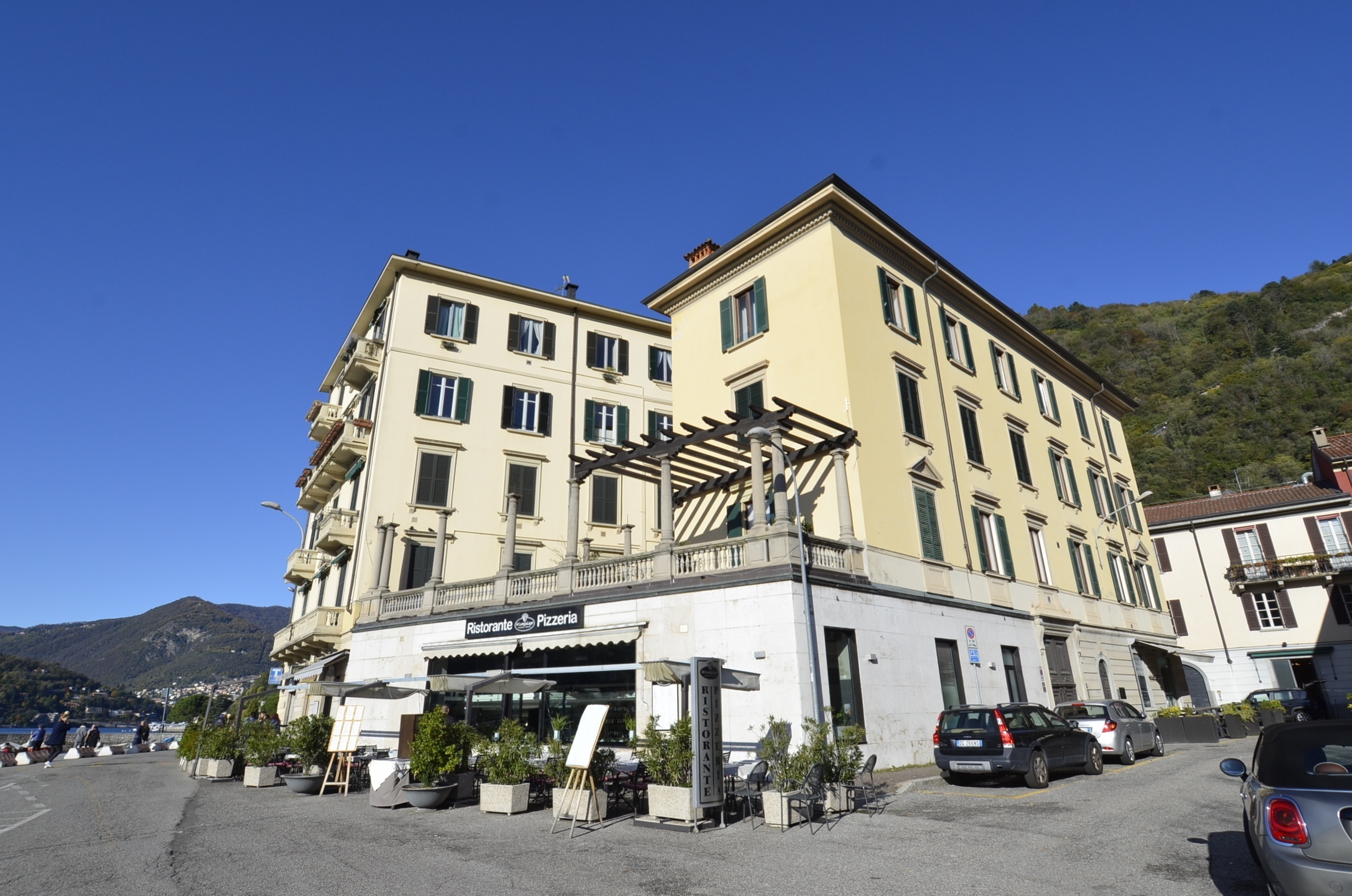Trilocale vista lago in piazza de orchi 1, Como