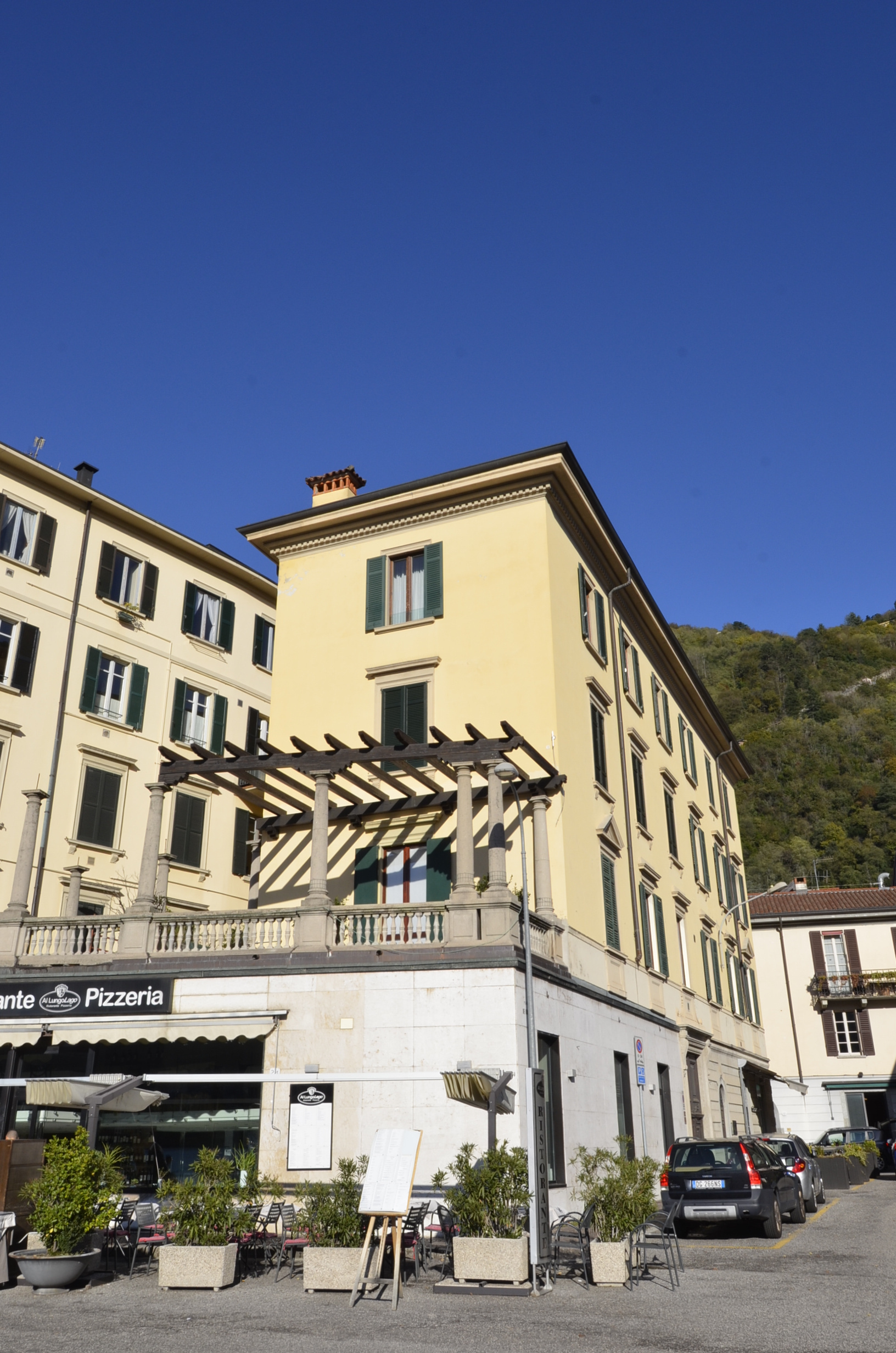 Trilocale vista lago in piazza de orchi 1, Como