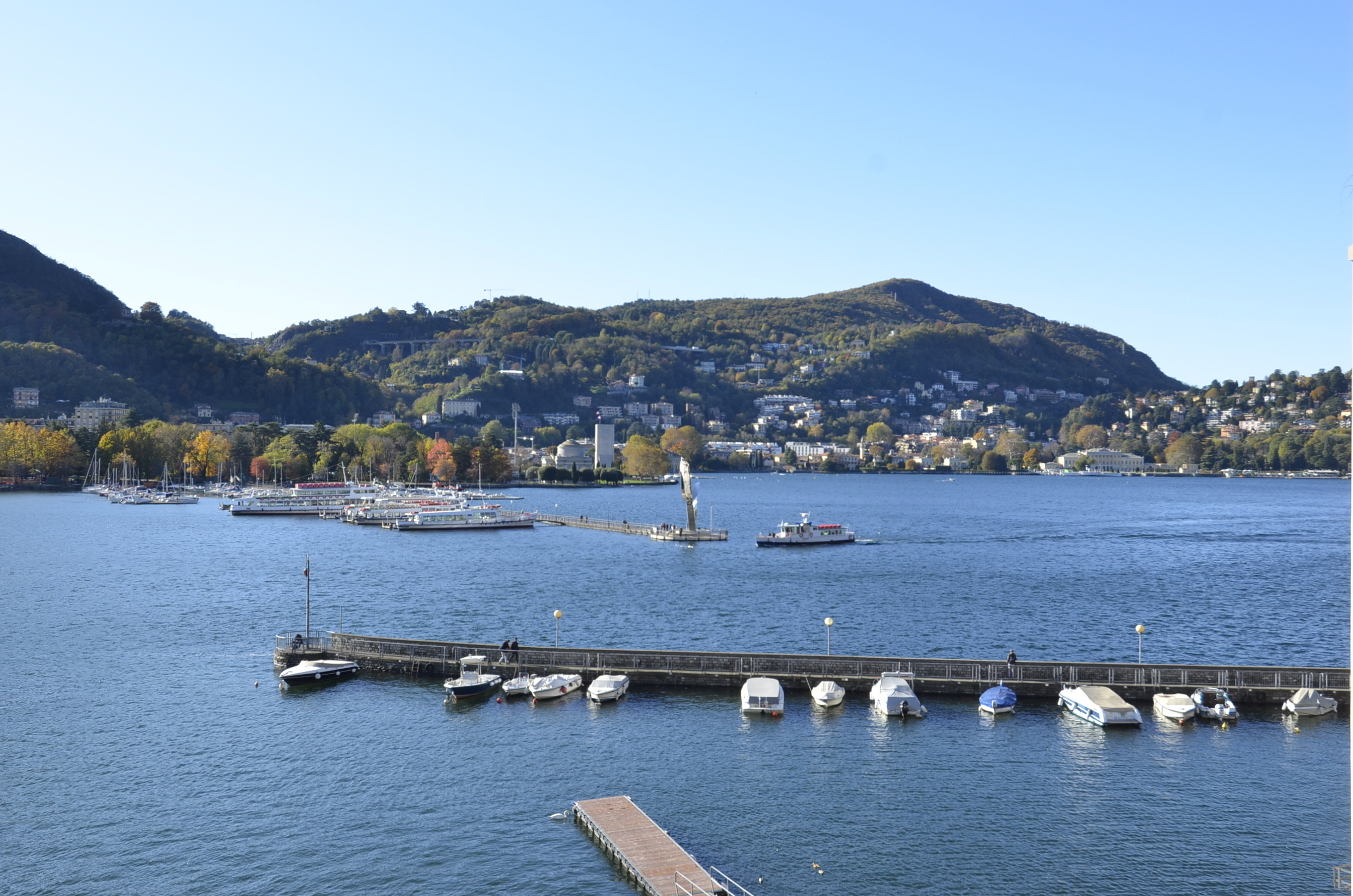 Trilocale vista lago in piazza de orchi 1, Como