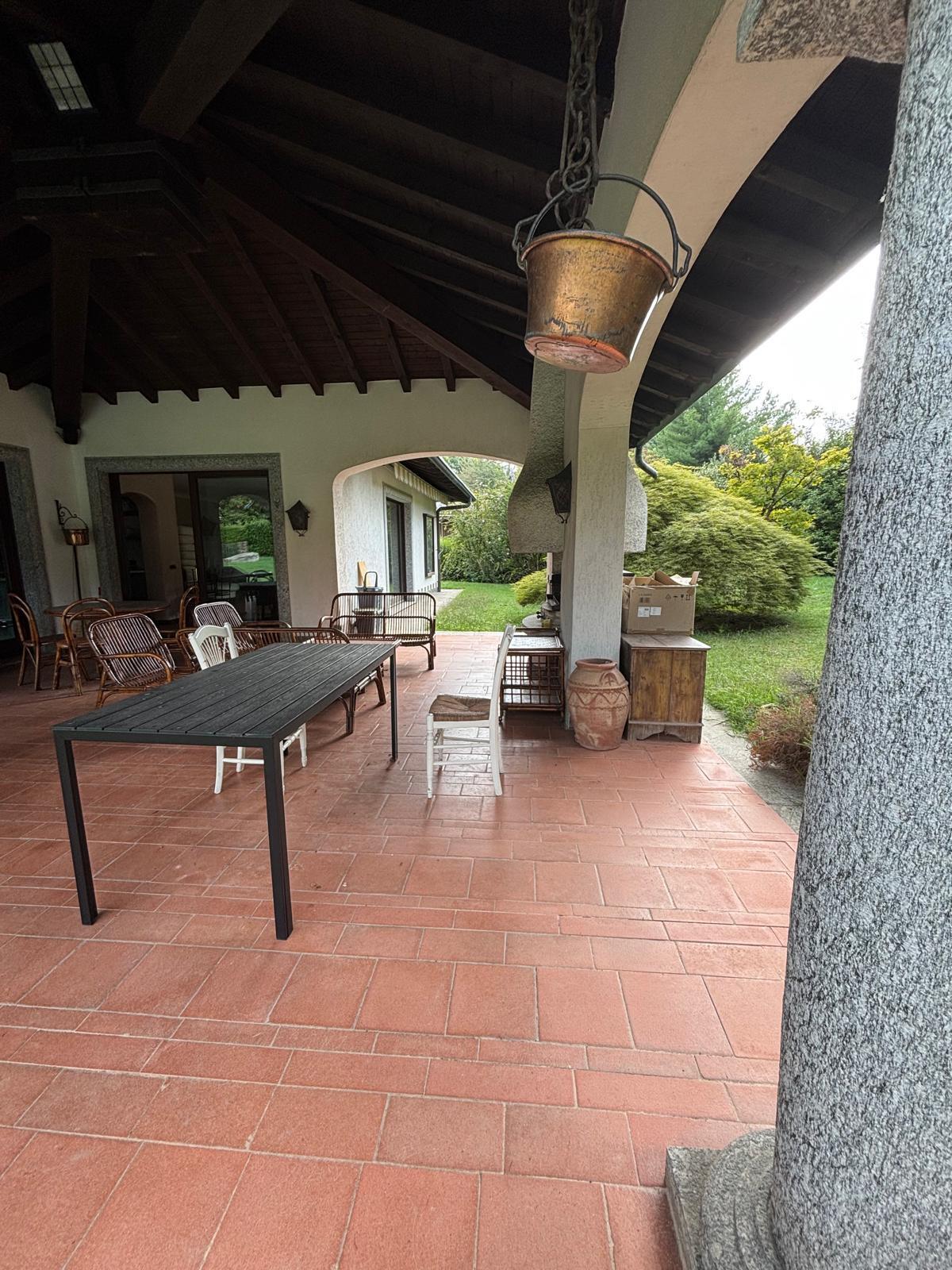 Villa con giardino in via cascina pelada 115, Cant�
