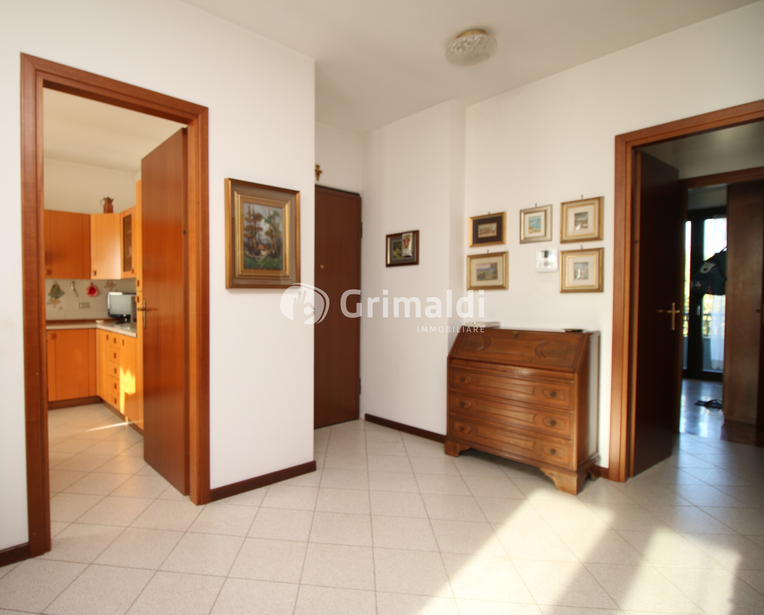 Quadrilocale con box doppio in via don guanella 8, Montano Lucino