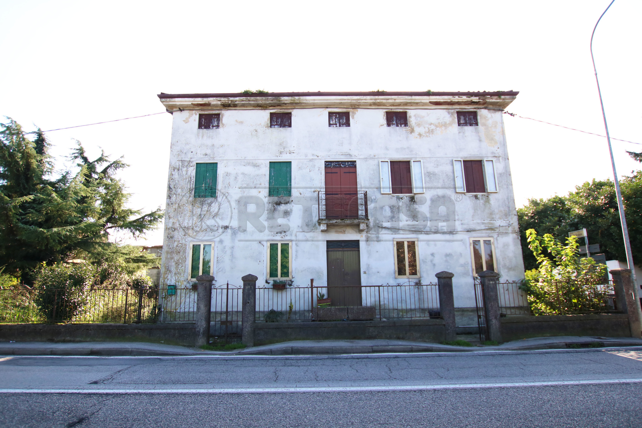 Villa da ristrutturare in viale riviera berica 702, Vicenza