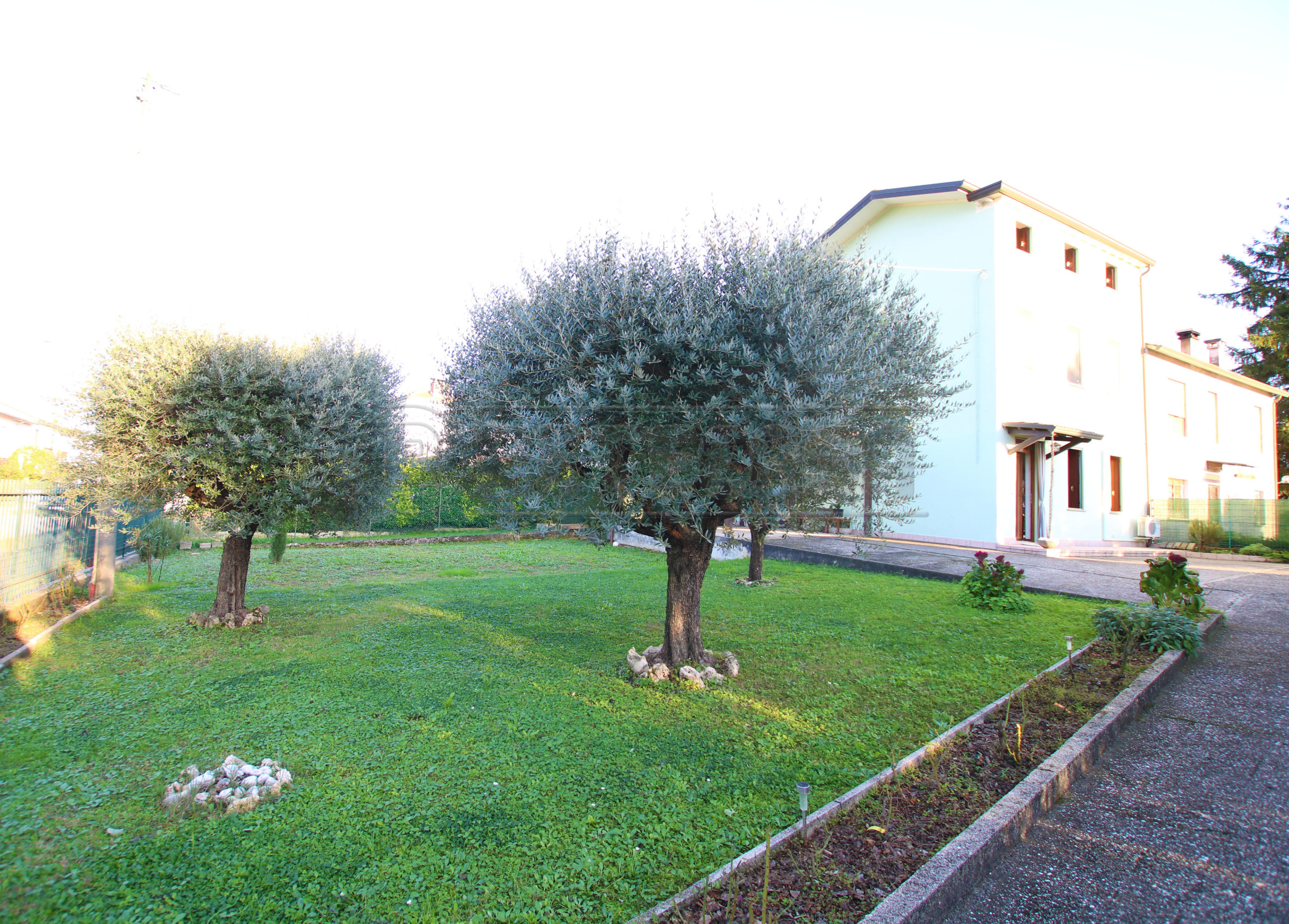 Casa indipendente con giardino in strada di longara, Vicenza