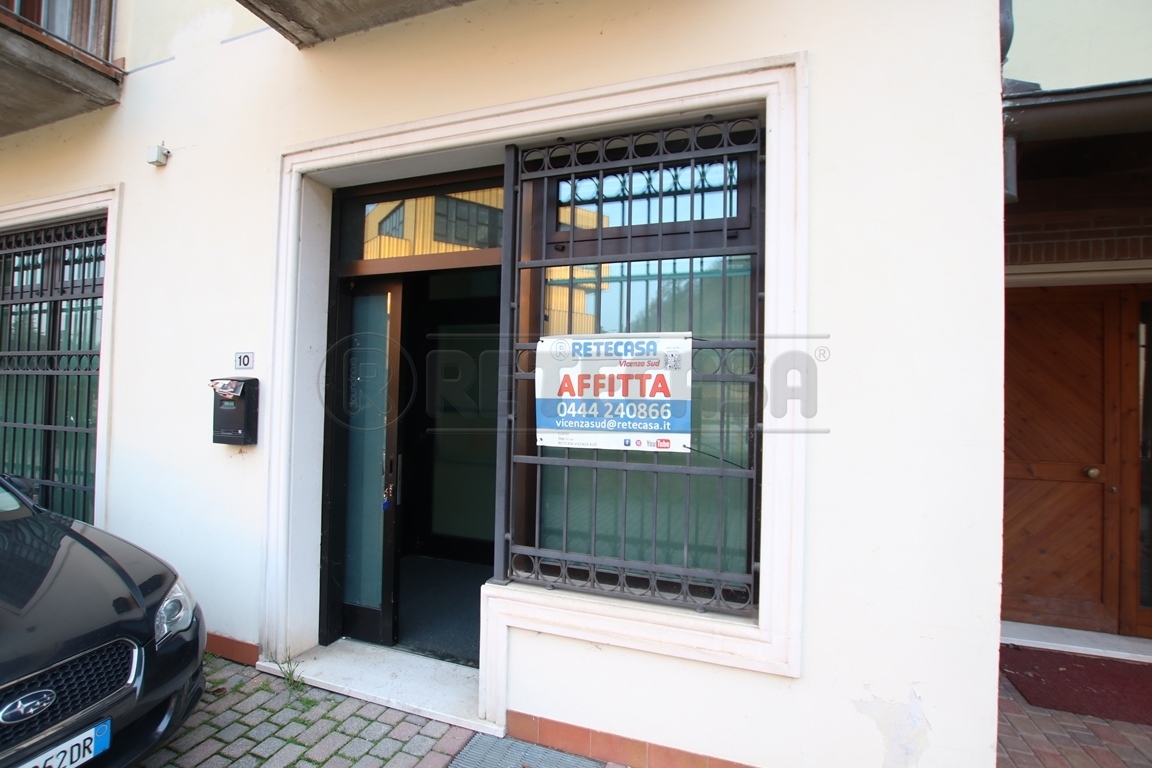 Locale commerciale in affitto in via torri, Arcugnano