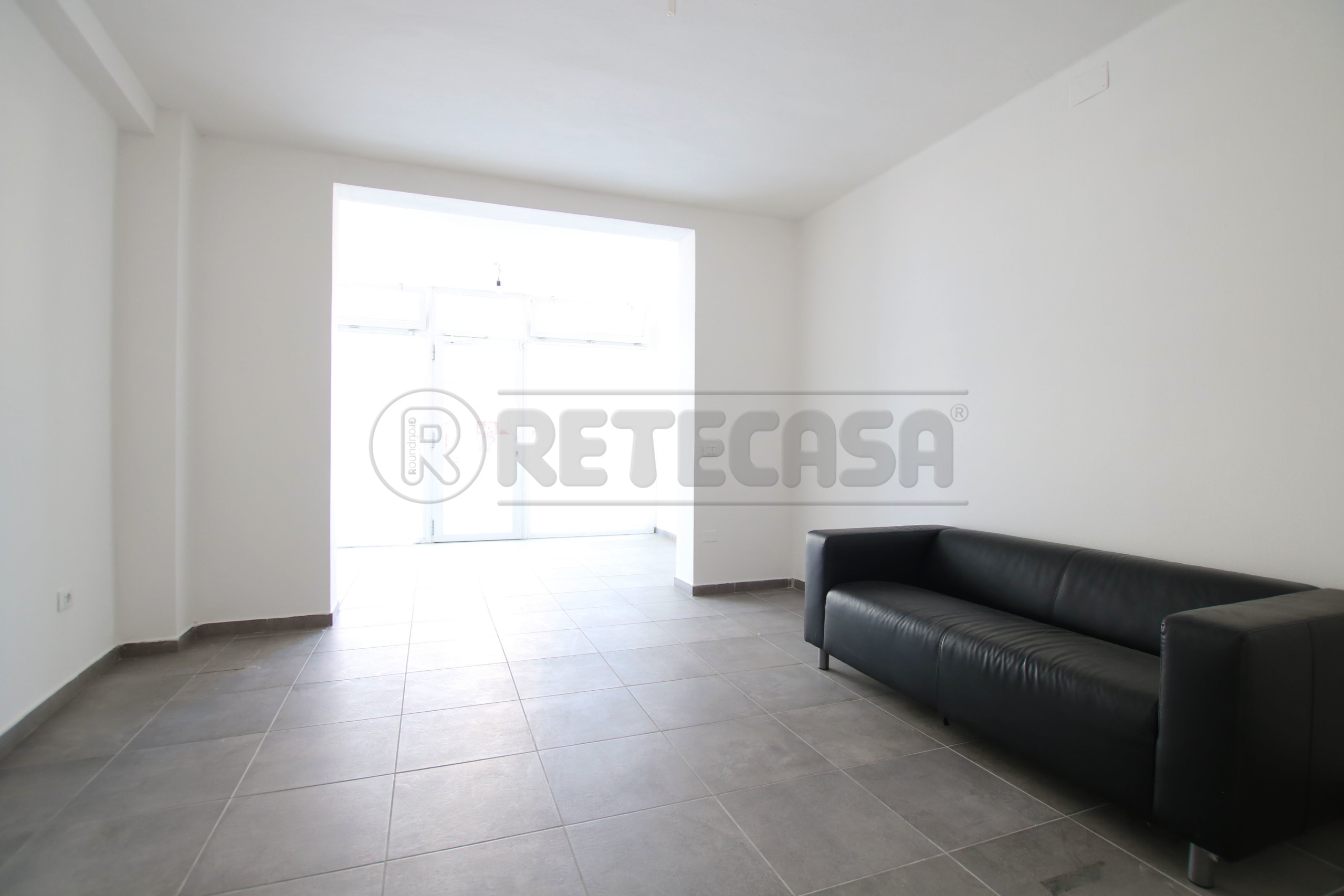 Locale commerciale ristrutturata in viale riviera berica 451, Vicenza