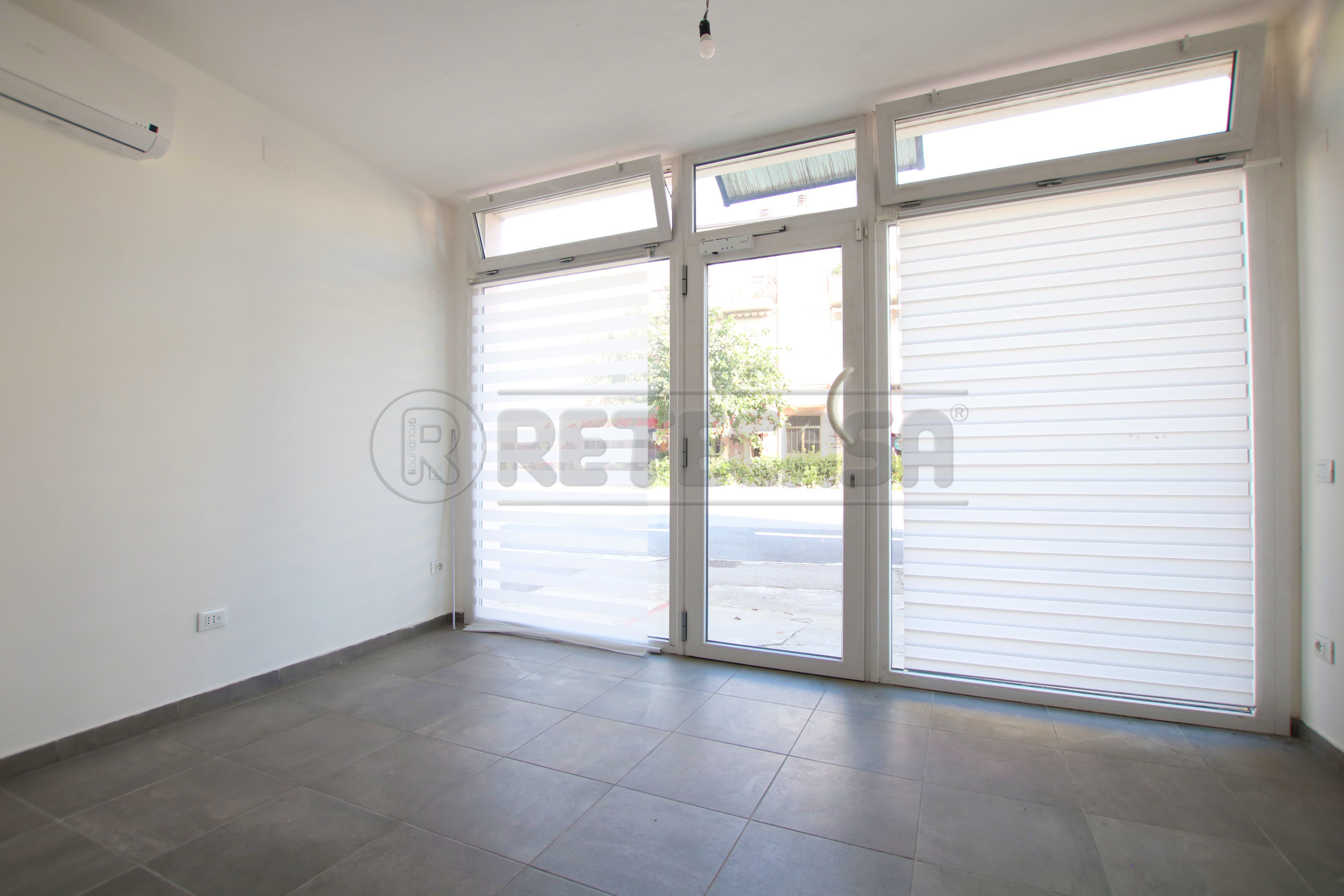 Locale commerciale ristrutturata in viale riviera berica 451, Vicenza