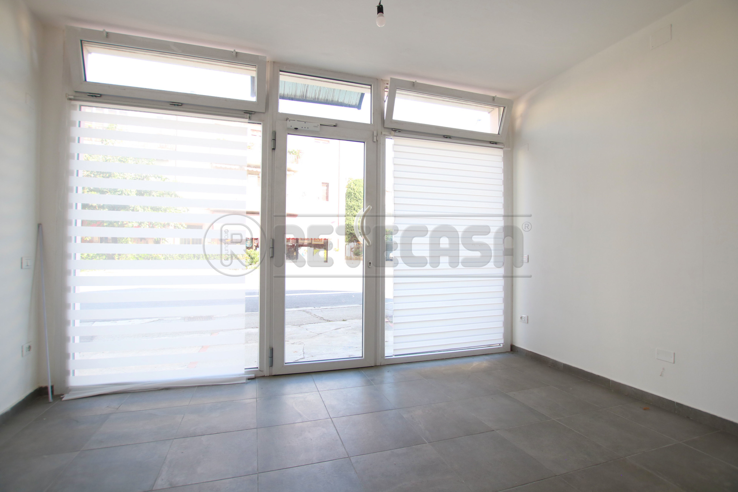 Locale commerciale ristrutturata in viale riviera berica 451, Vicenza