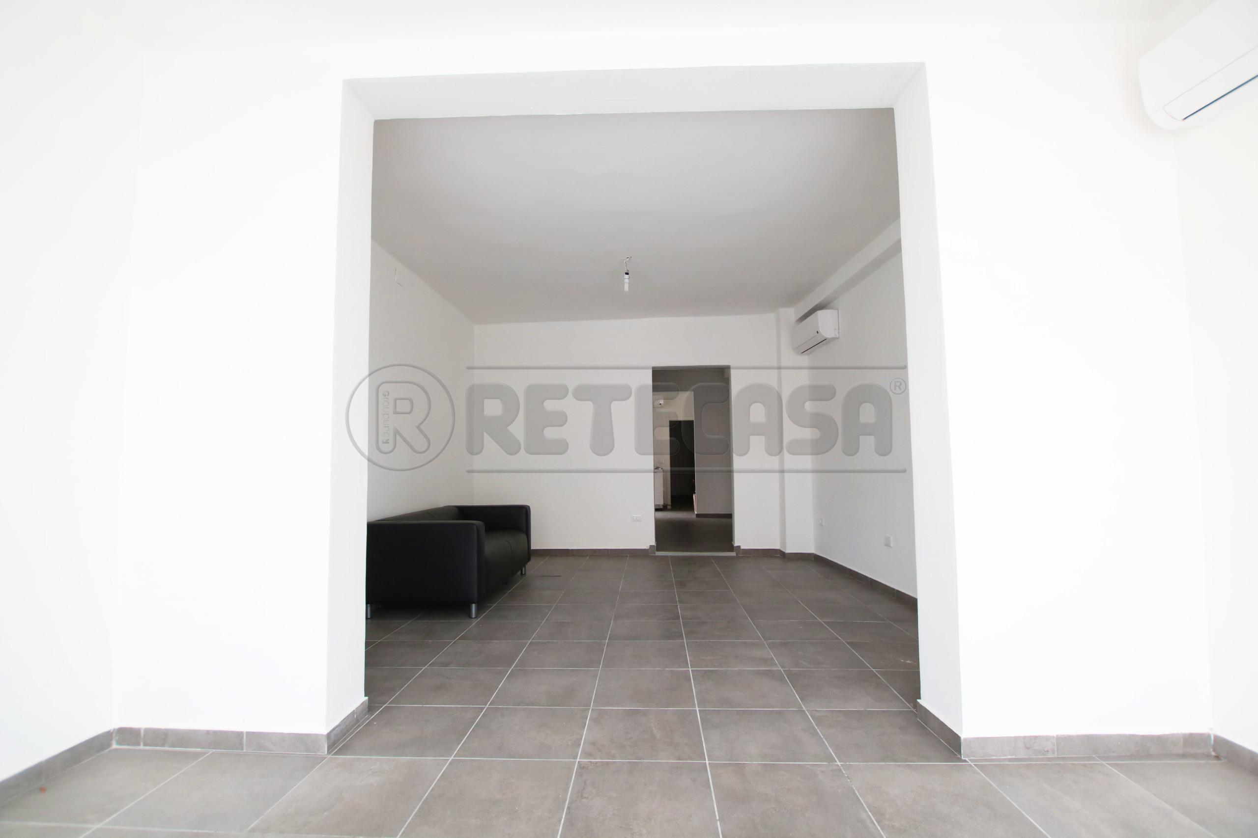 Locale commerciale ristrutturata in viale riviera berica 451, Vicenza