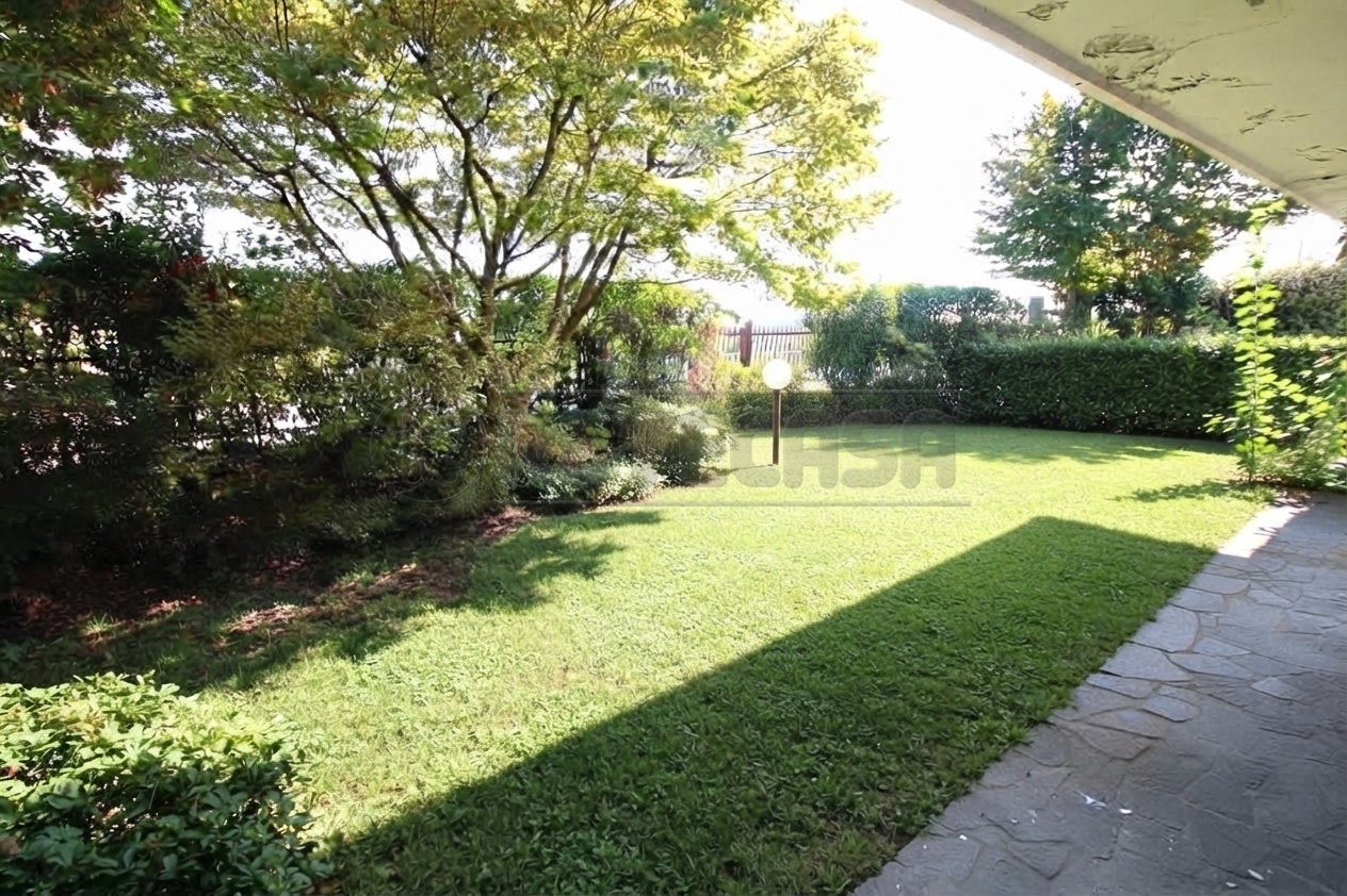 Villa con giardino in viale riviera berica, Vicenza