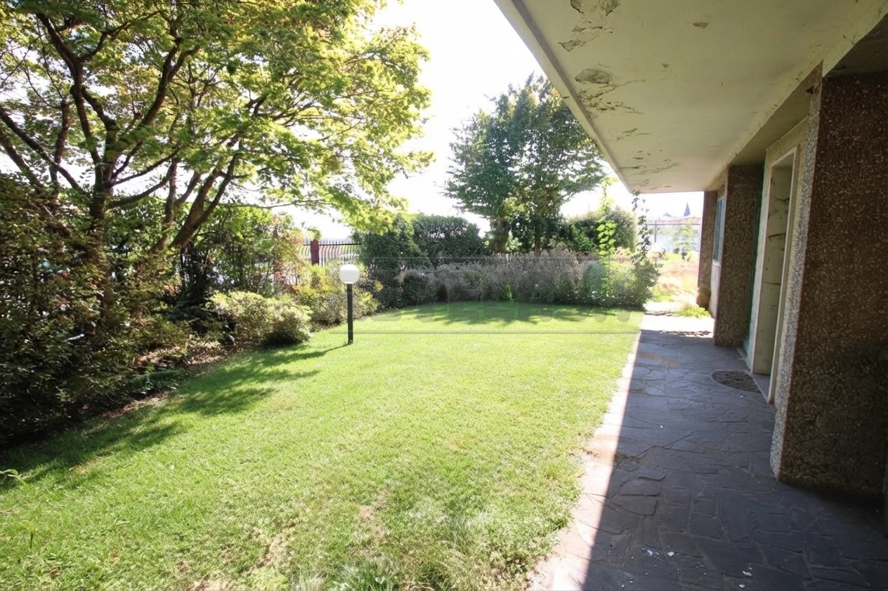 Villa con giardino in viale riviera berica, Vicenza