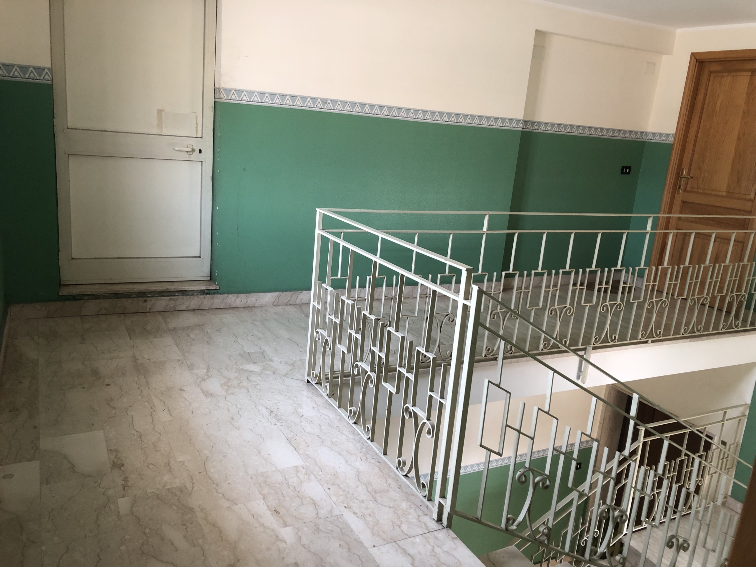 Monolocale da ristrutturare in via necropoli grotticelle, Siracusa