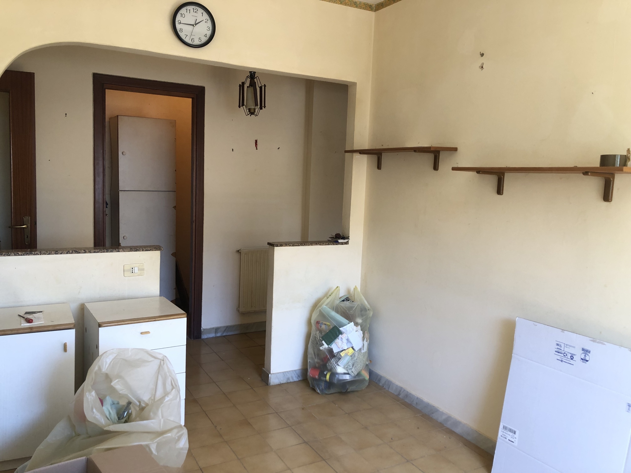 Quadrilocale da ristrutturare in via antonino lo surdo, Siracusa