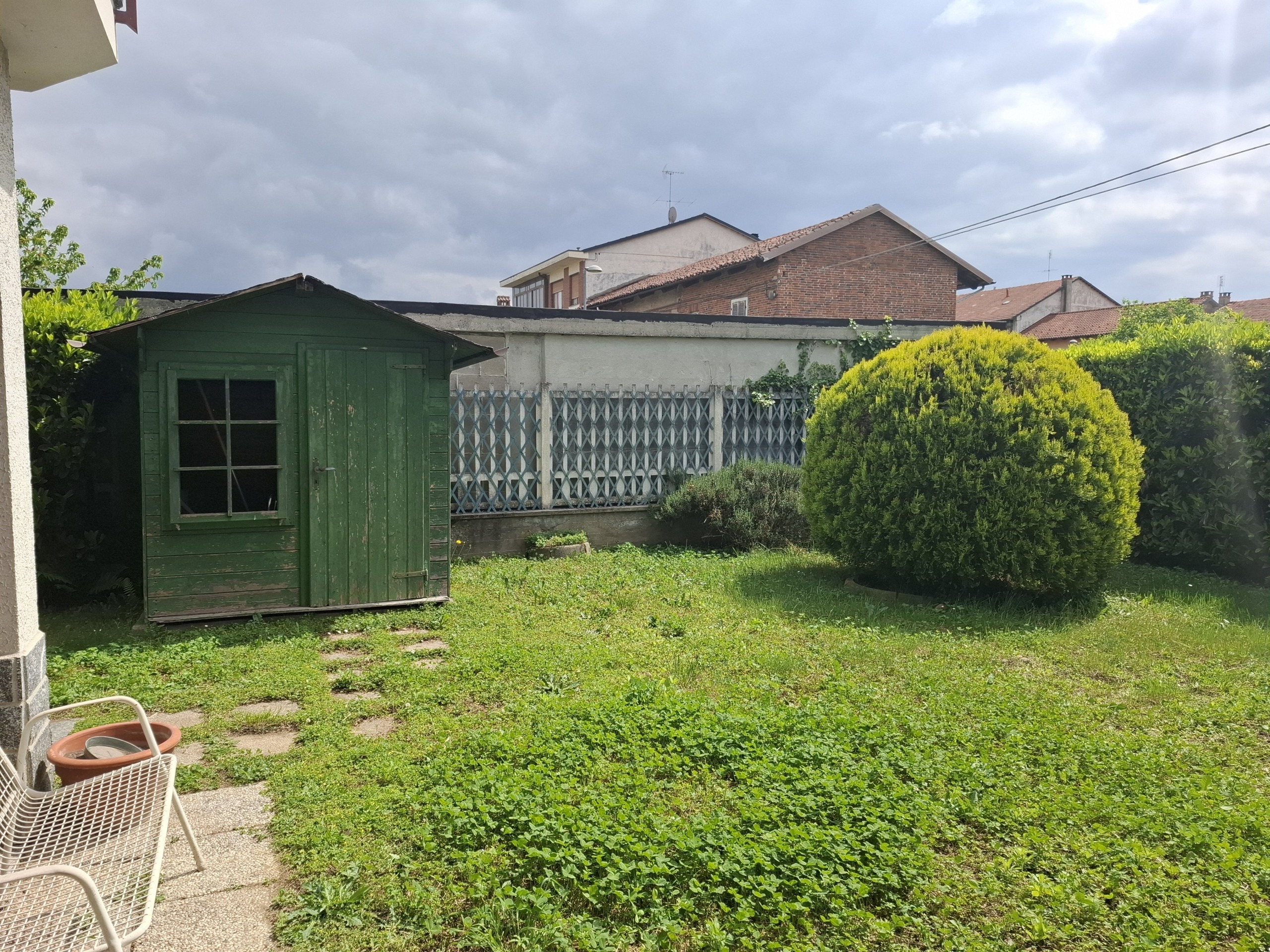 Villa con giardino in via pasubio 2, Volpiano