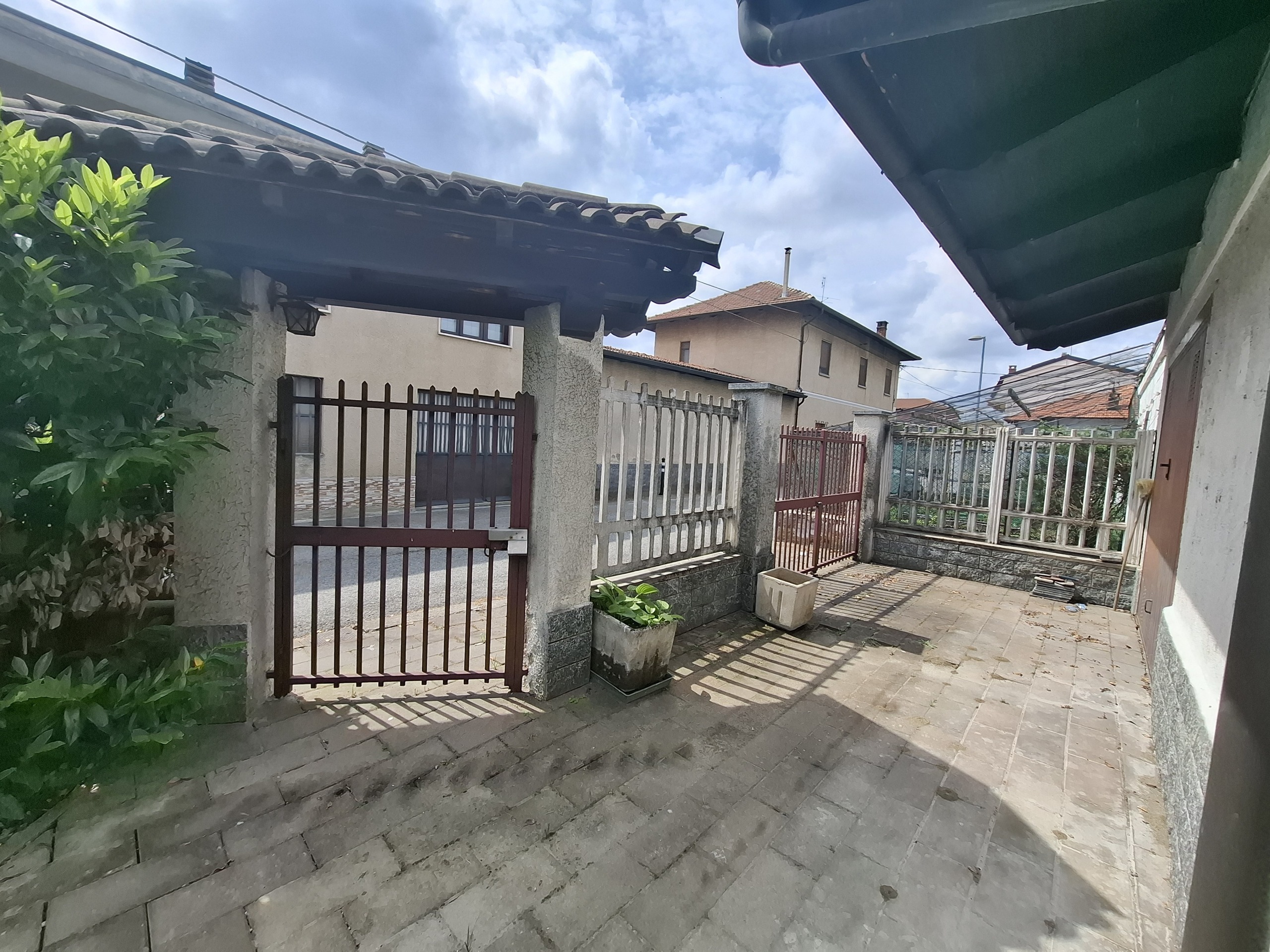 Villa con giardino in via pasubio 2, Volpiano