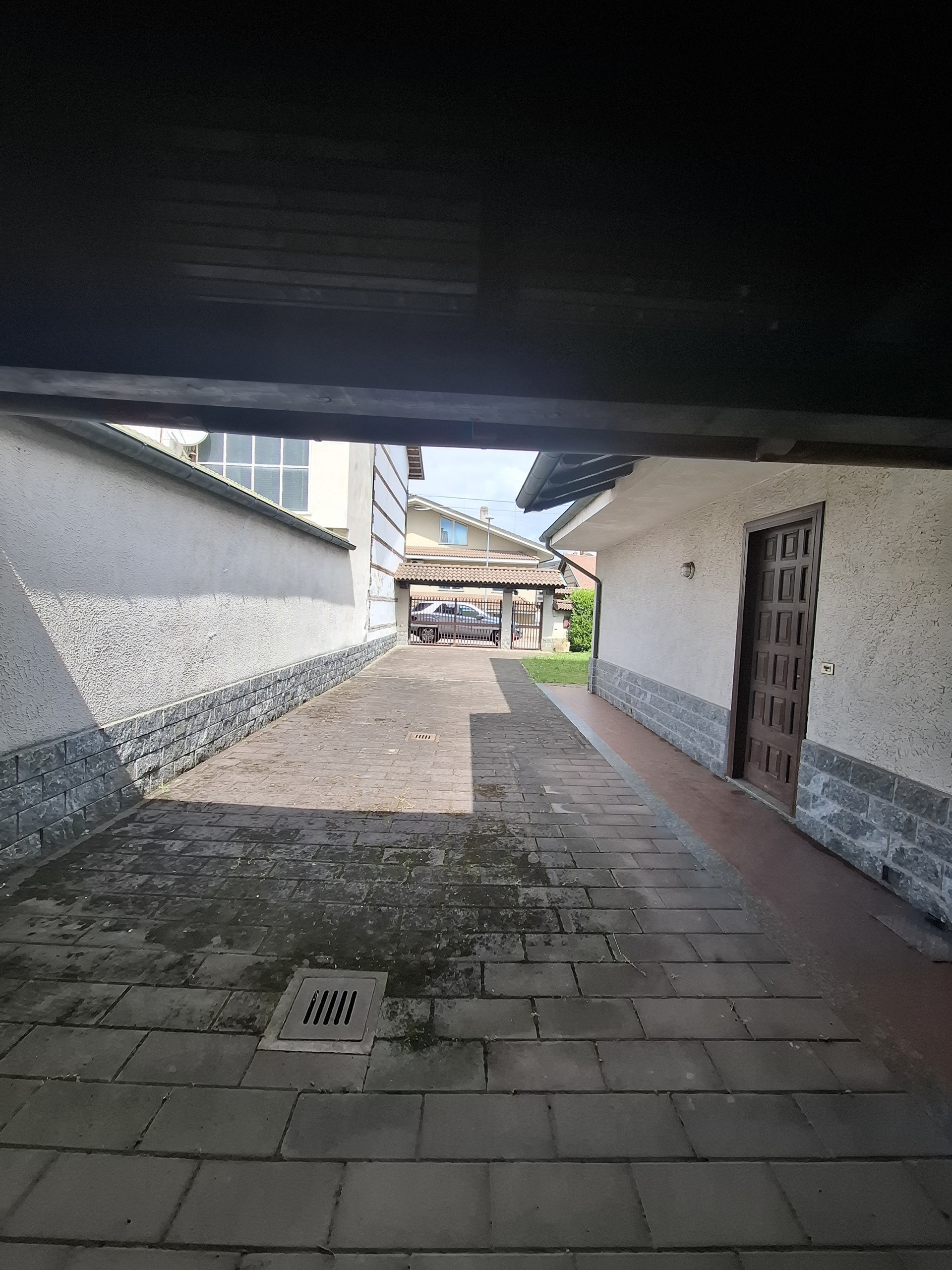Villa con giardino in via pasubio 2, Volpiano