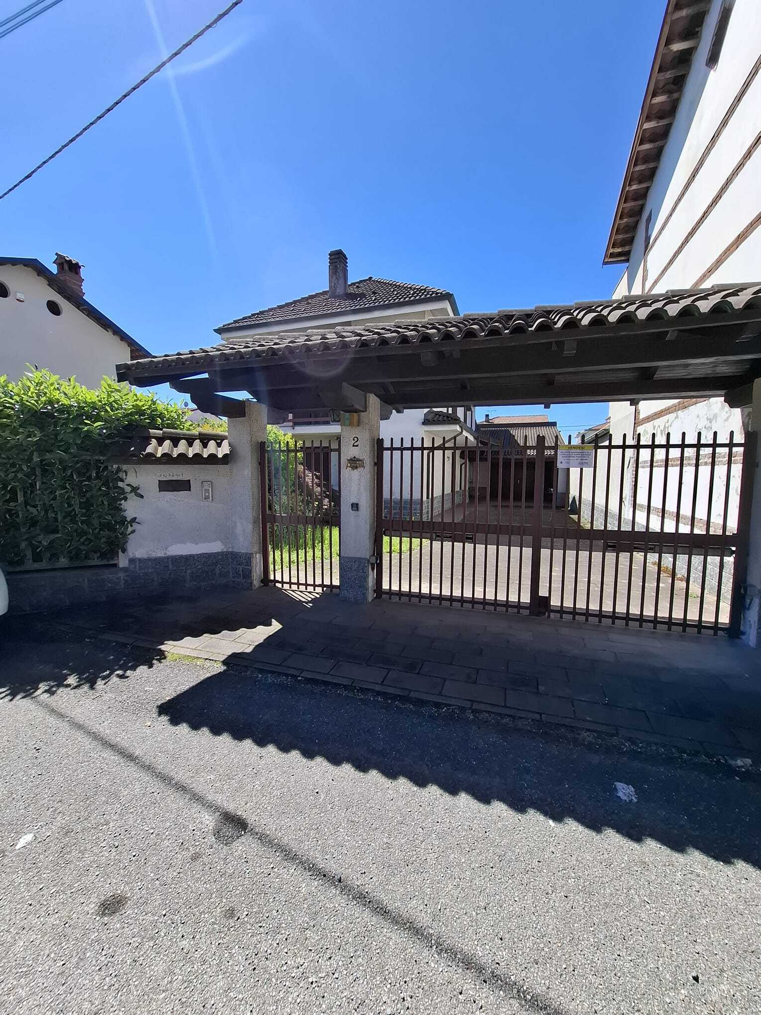 Villa con giardino in via pasubio 2, Volpiano