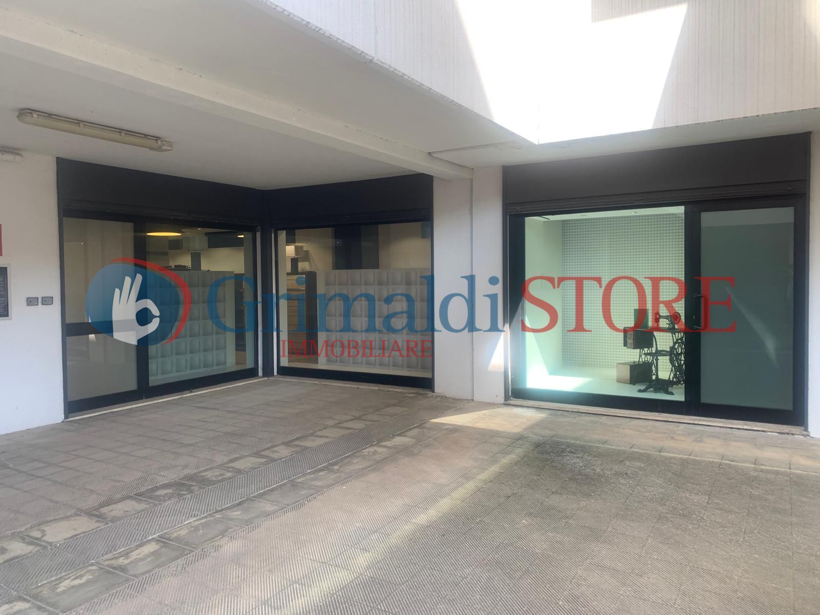 Locale commerciale in vendita in via pacinotti 19, Campi Salentina