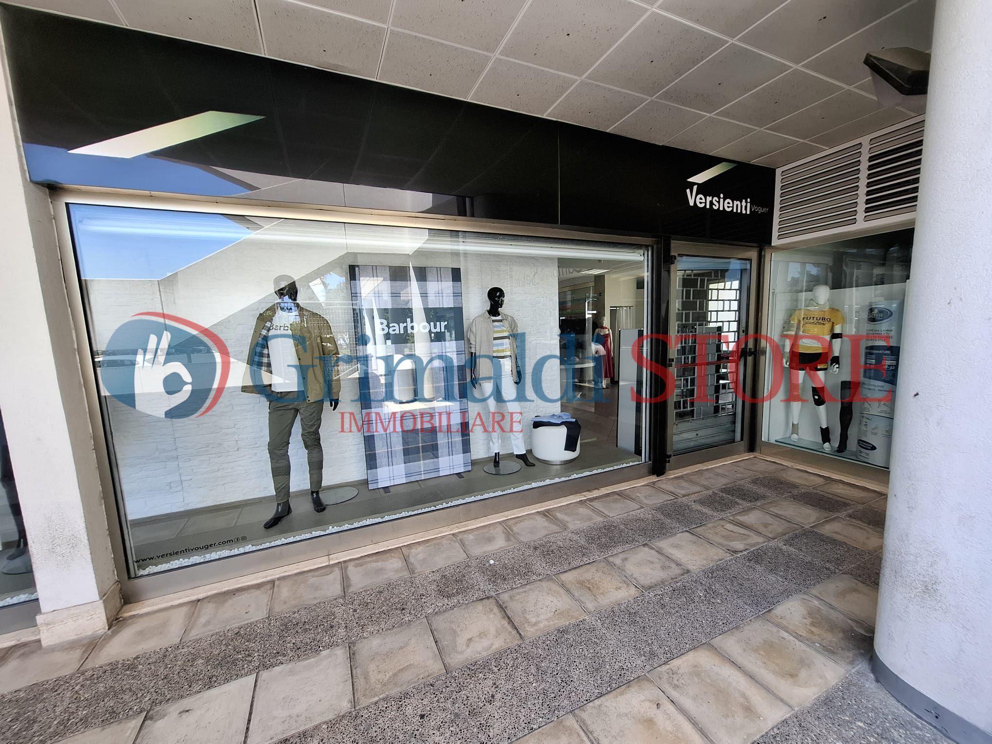 Locale commerciale in vendita in via pacinotti 19, Campi Salentina