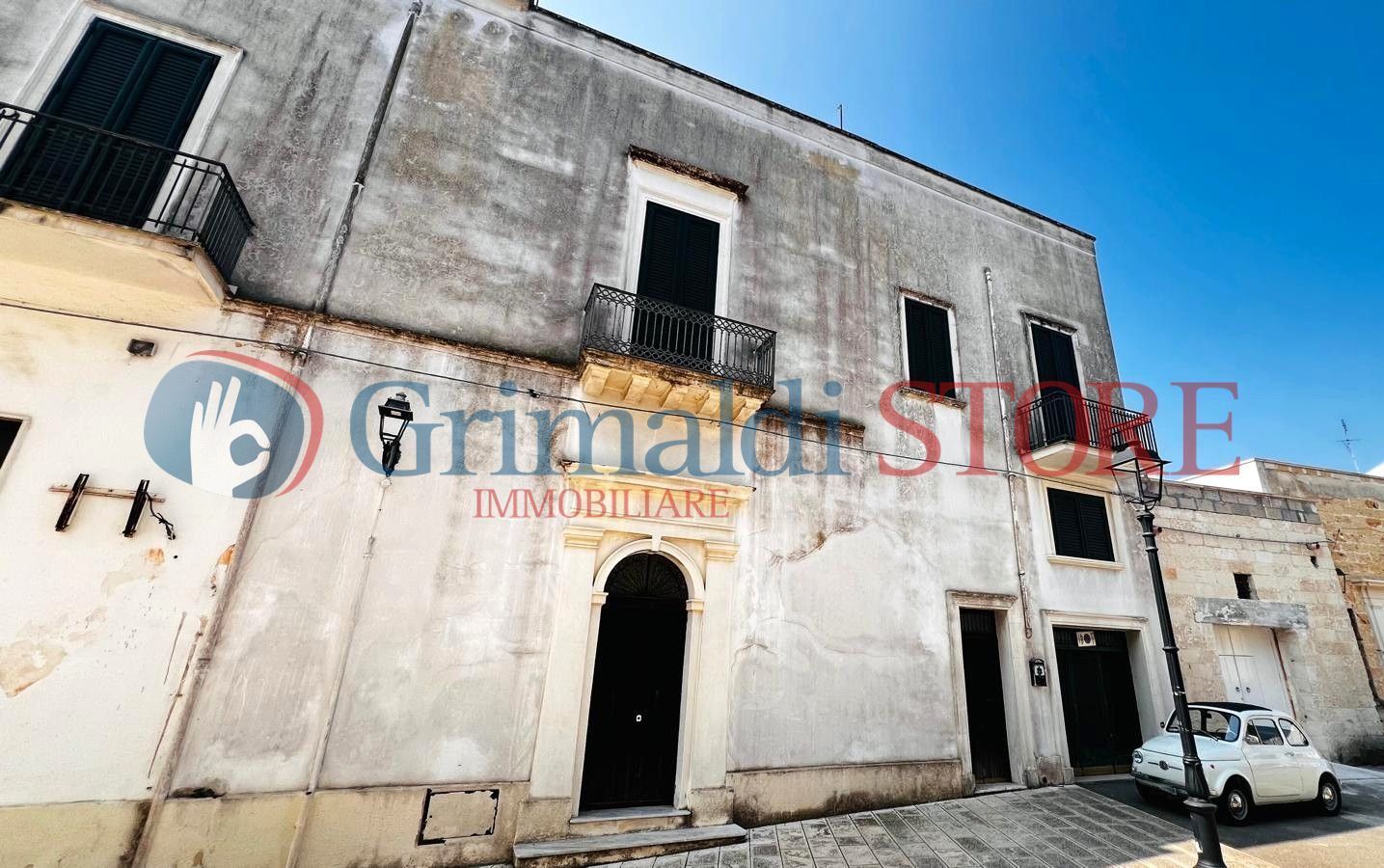 Casa indipendente con box doppio in piazza plebiscito 33, Salice Salentino