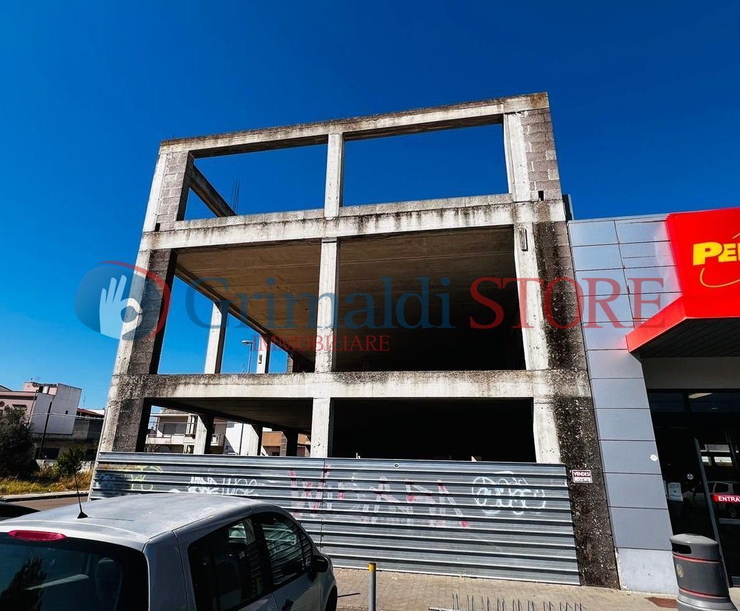 Capannone da ristrutturare in via dei bernardini 26, Nard