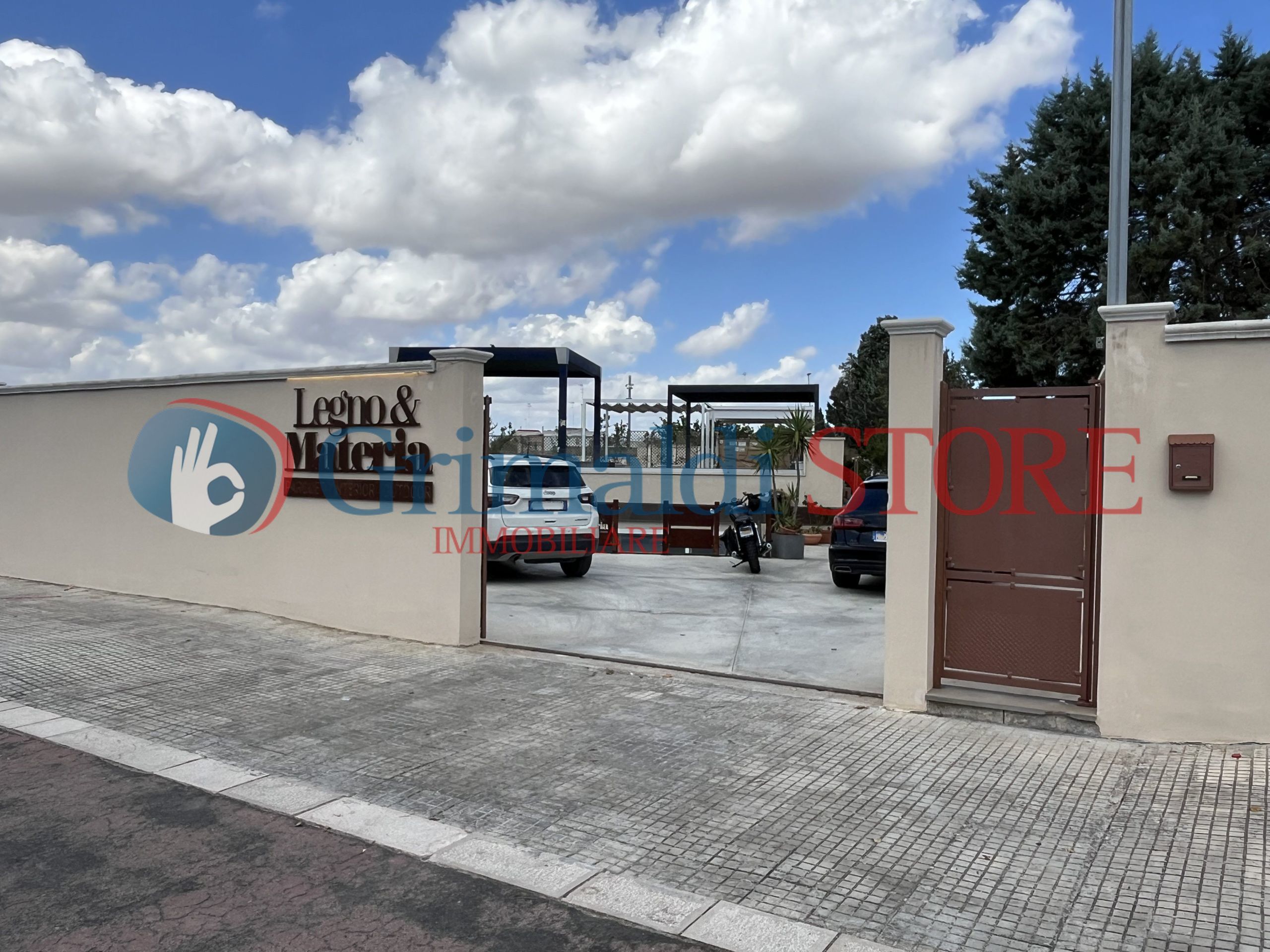 Magazzino ristrutturato in viale giovanni paolo ii 71, Lecce