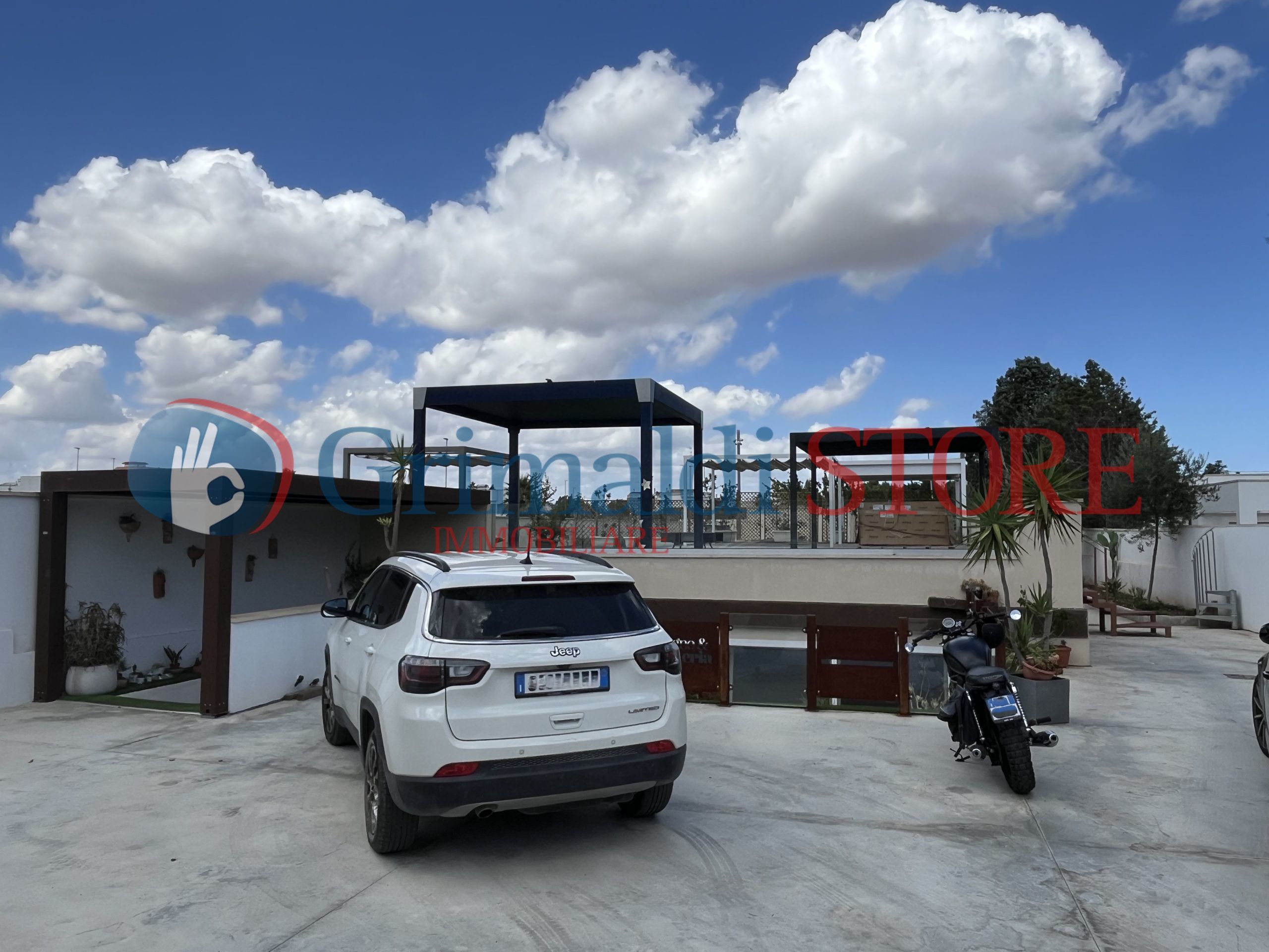 Magazzino ristrutturato in viale giovanni paolo ii 71, Lecce