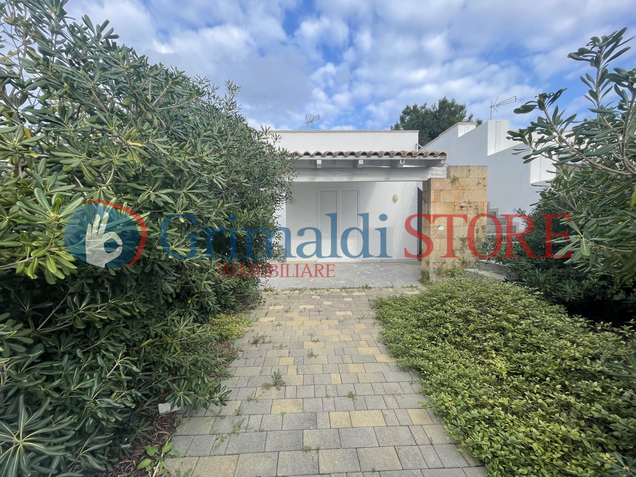 Villa con giardino in via degli eucalipts 19, Lecce