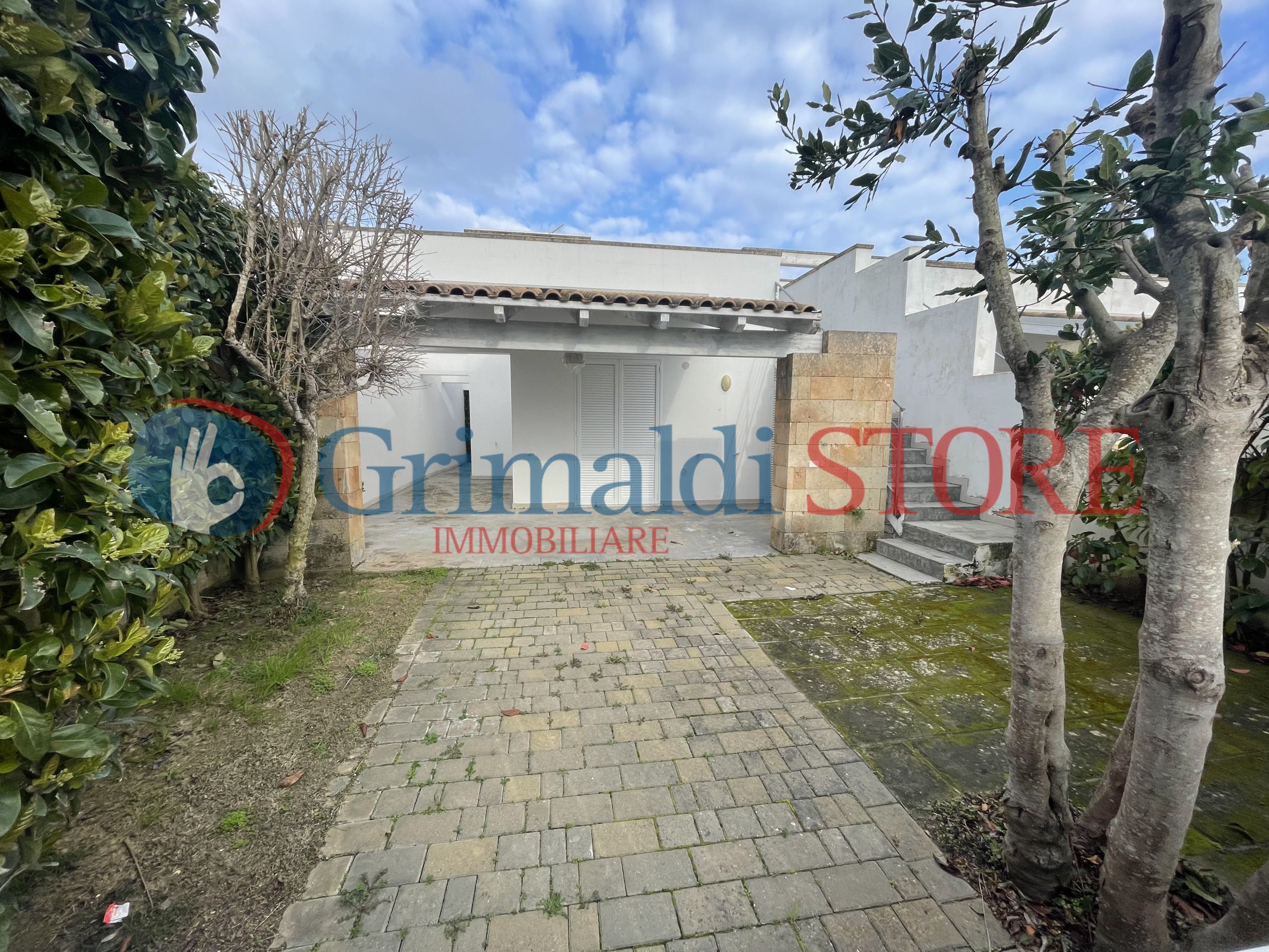 Villa con giardino in via degli eucalipts 19, Lecce